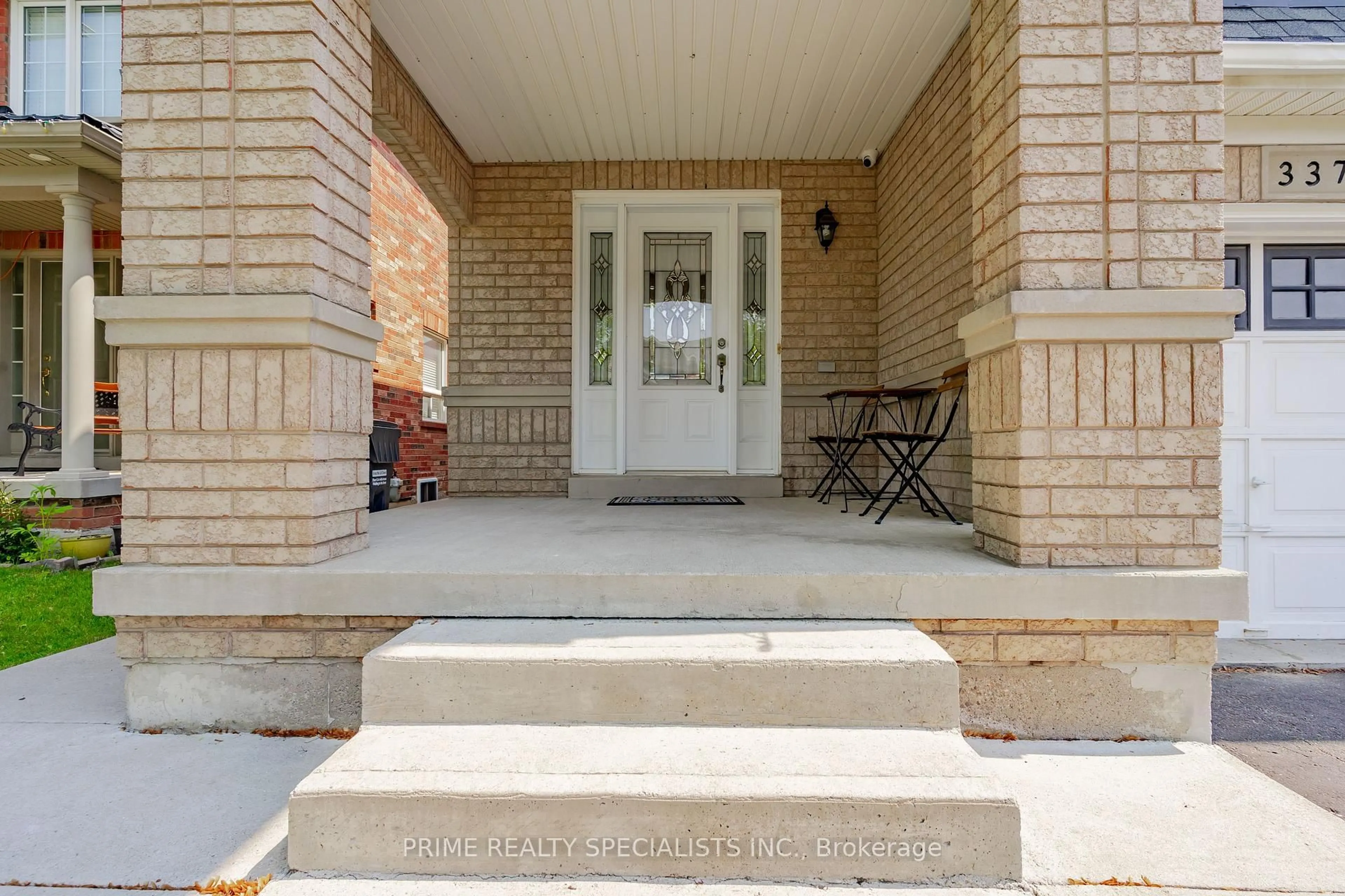 Indoor entryway for 337 Brisdale Dr, Brampton Ontario L7A 3B9