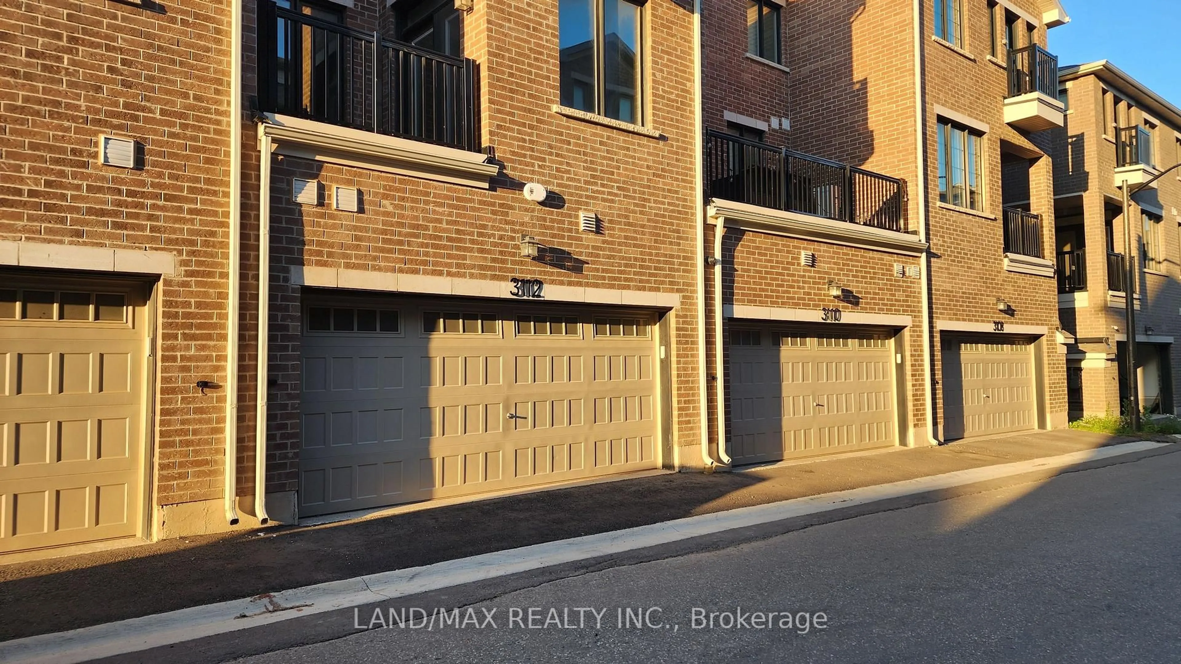 Home with brick exterior material, building for 3112 William Cutmore Blvd, Oakville Ontario L6H 7X1
