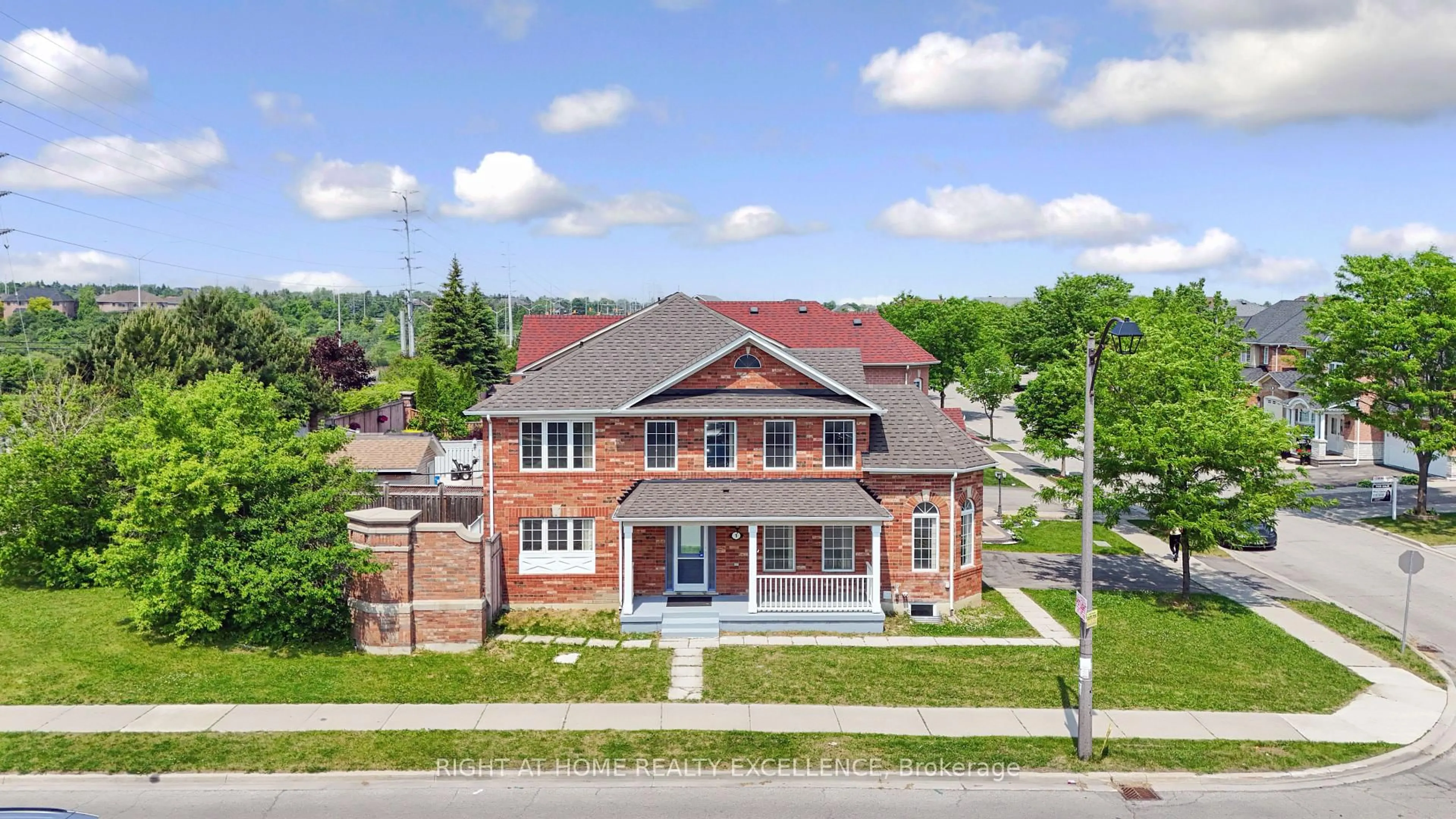 A pic from outside/outdoor area/front of a property/back of a property/a pic from drone, street for 1 Bayridge Dr, Brampton Ontario L6P 2H8