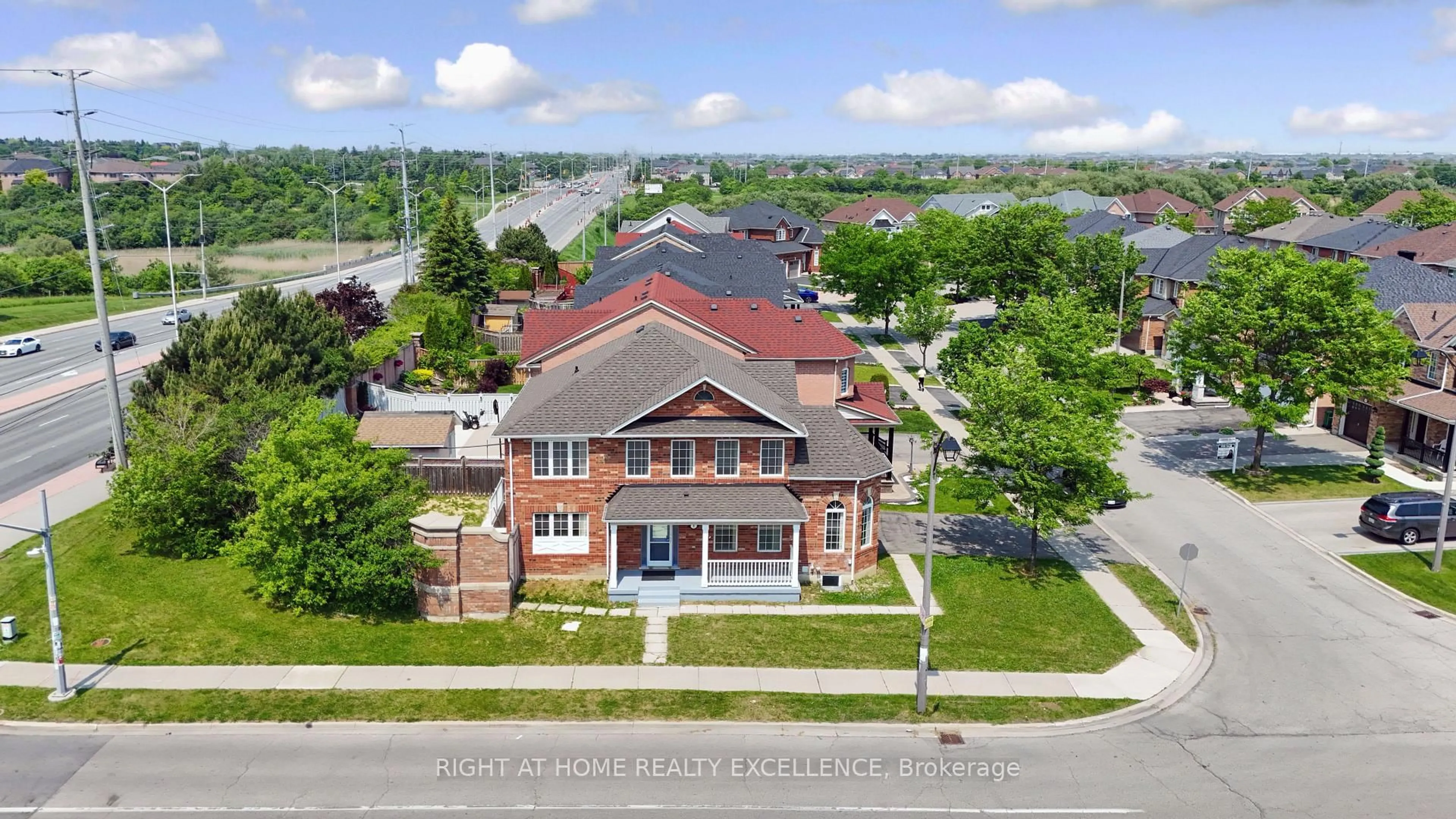 A pic from outside/outdoor area/front of a property/back of a property/a pic from drone, unknown for 1 Bayridge Dr, Brampton Ontario L6P 2H8
