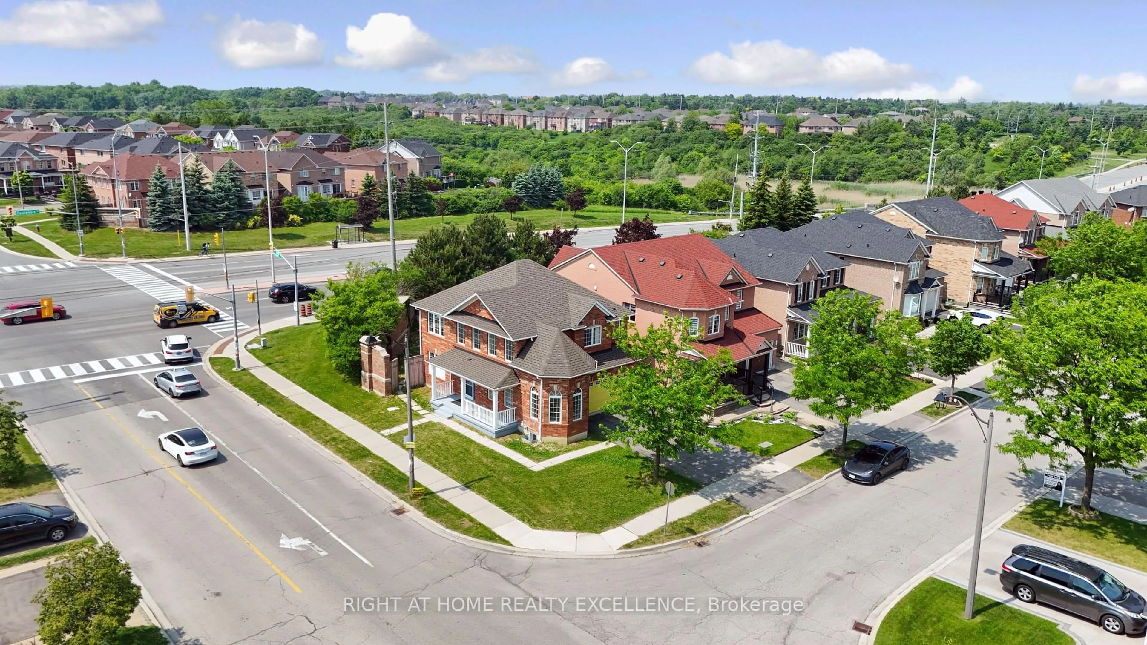 A pic from outside/outdoor area/front of a property/back of a property/a pic from drone, unknown for 1 Bayridge Dr, Brampton Ontario L6P 2H8