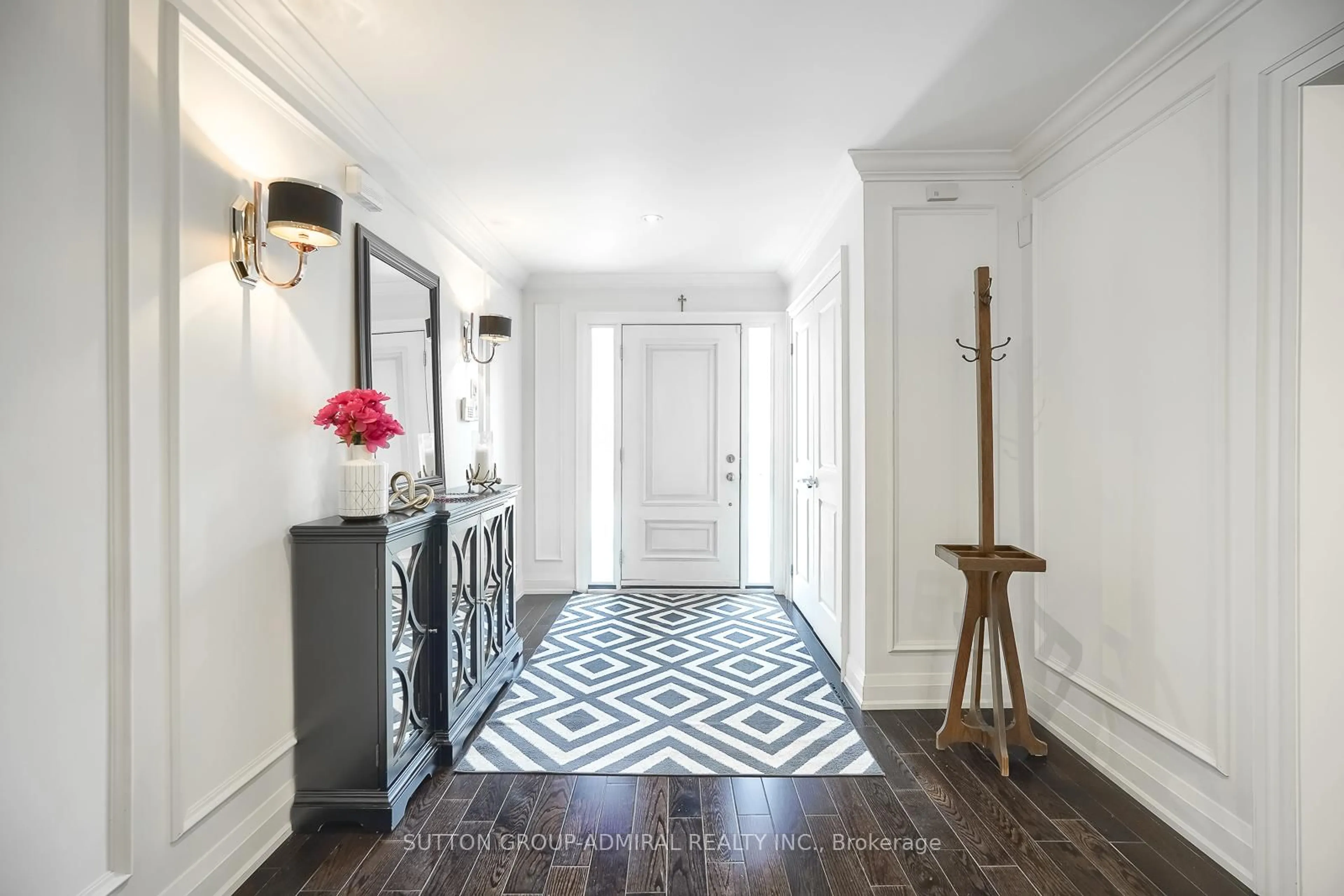 Indoor entryway for 2360 Marisa Crt, Mississauga Ontario L5K 2P6
