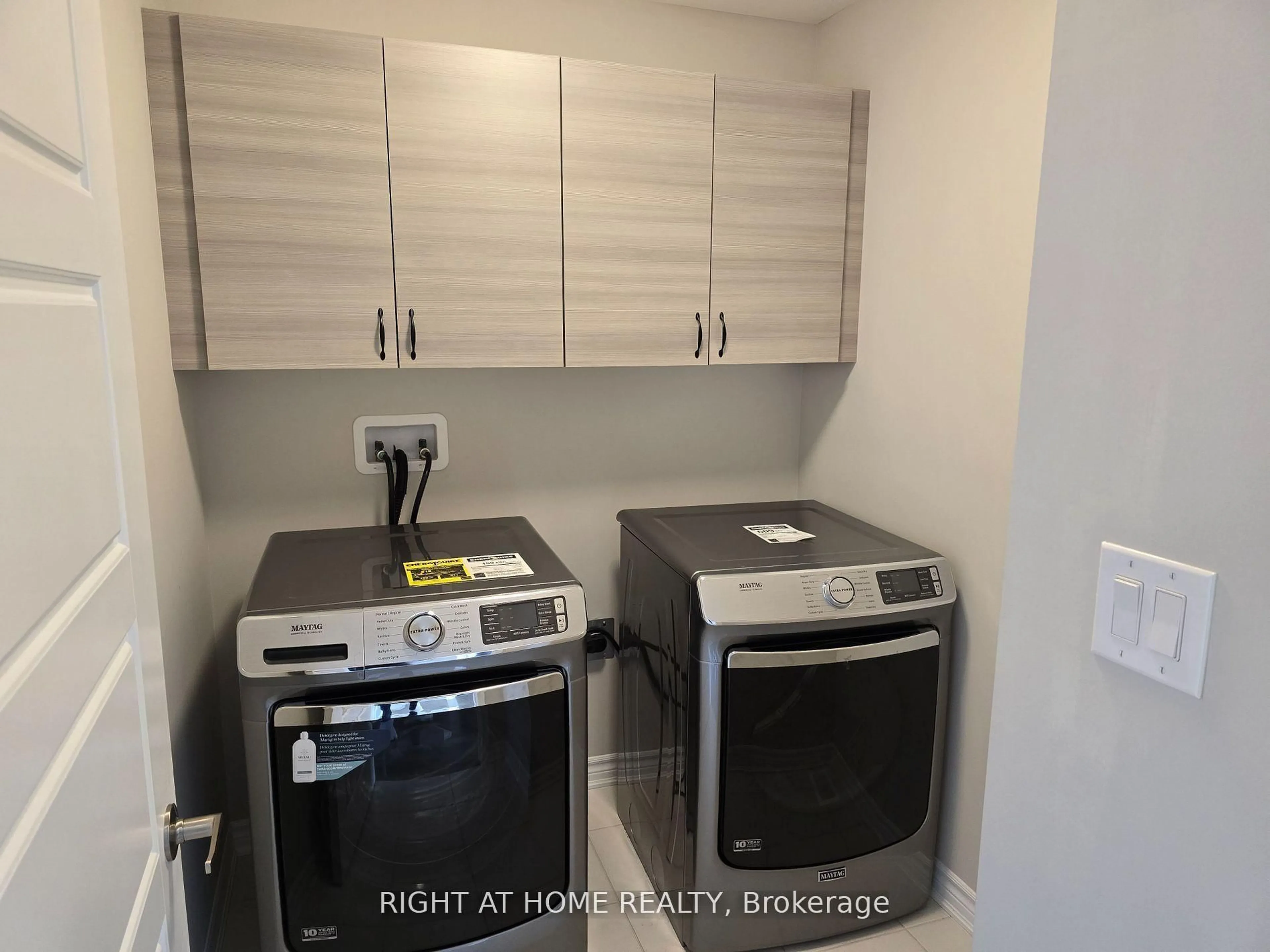 Kitchen with laundary machines, unknown for 1237 Trudeau Dr, Milton Ontario L9E 1Y6