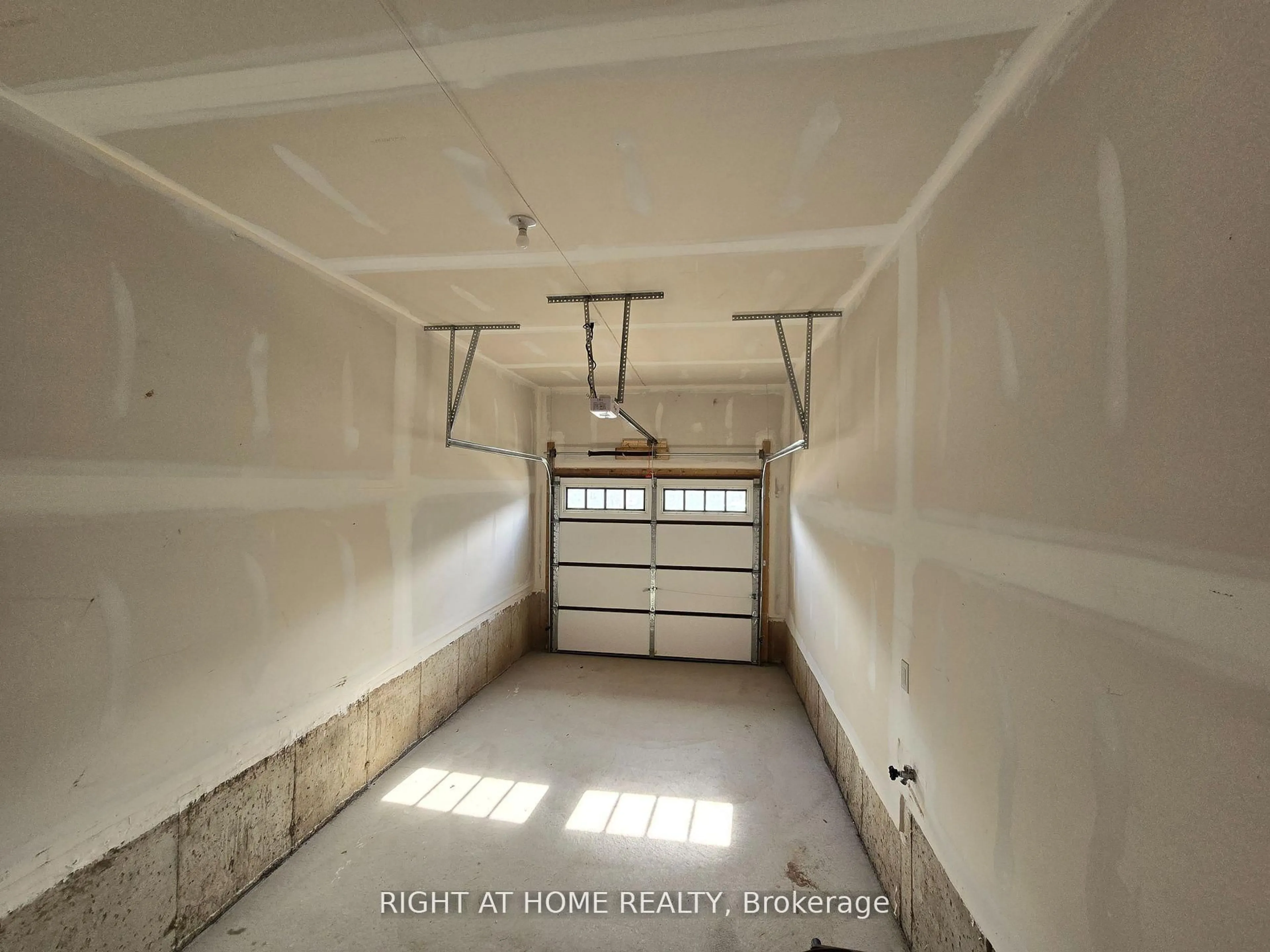 Indoor garage for 1237 Trudeau Dr, Milton Ontario L9E 1Y6