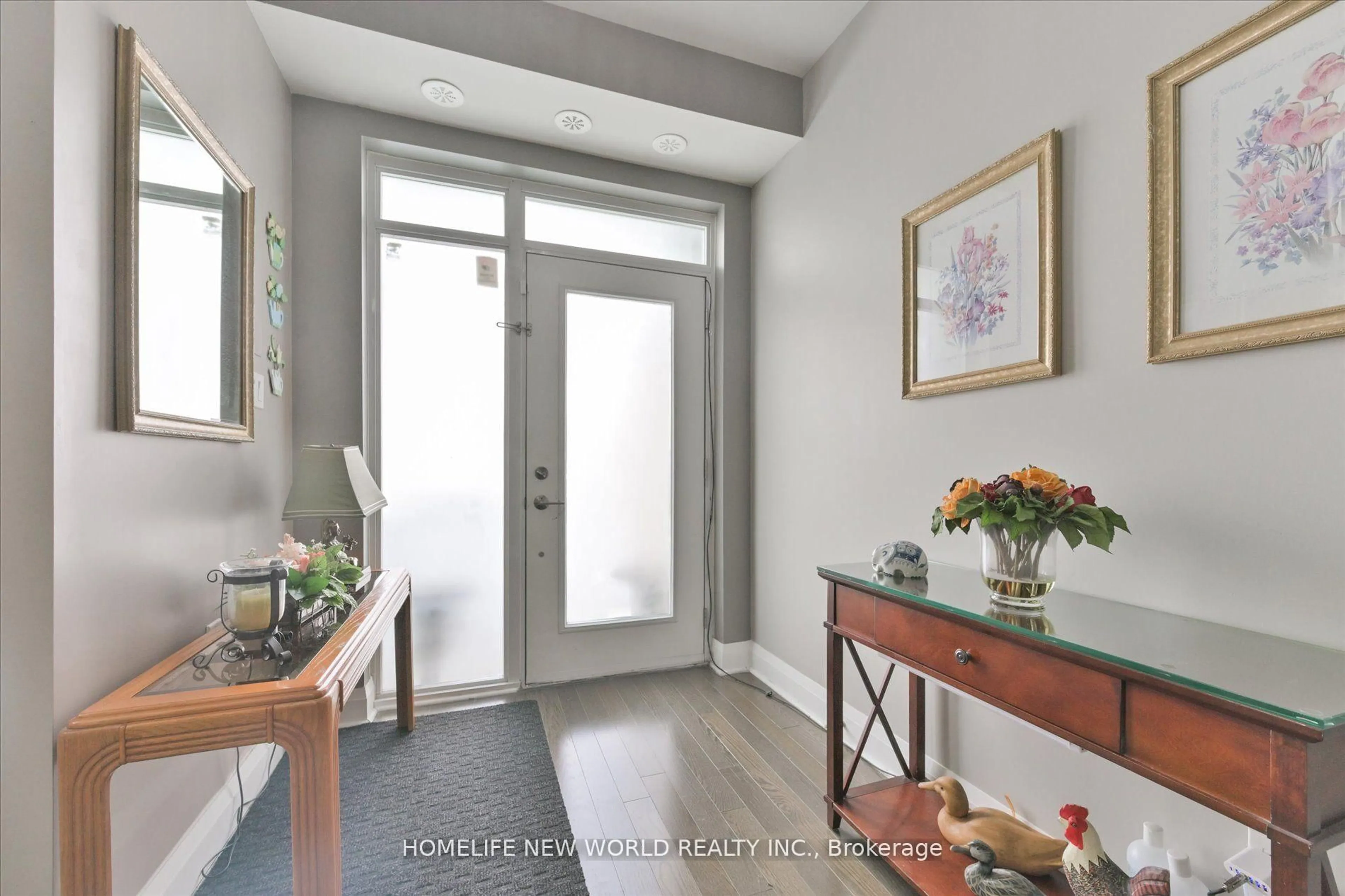 Indoor entryway for 90 Little Creek Rd #8, Mississauga Ontario L5R 0E9