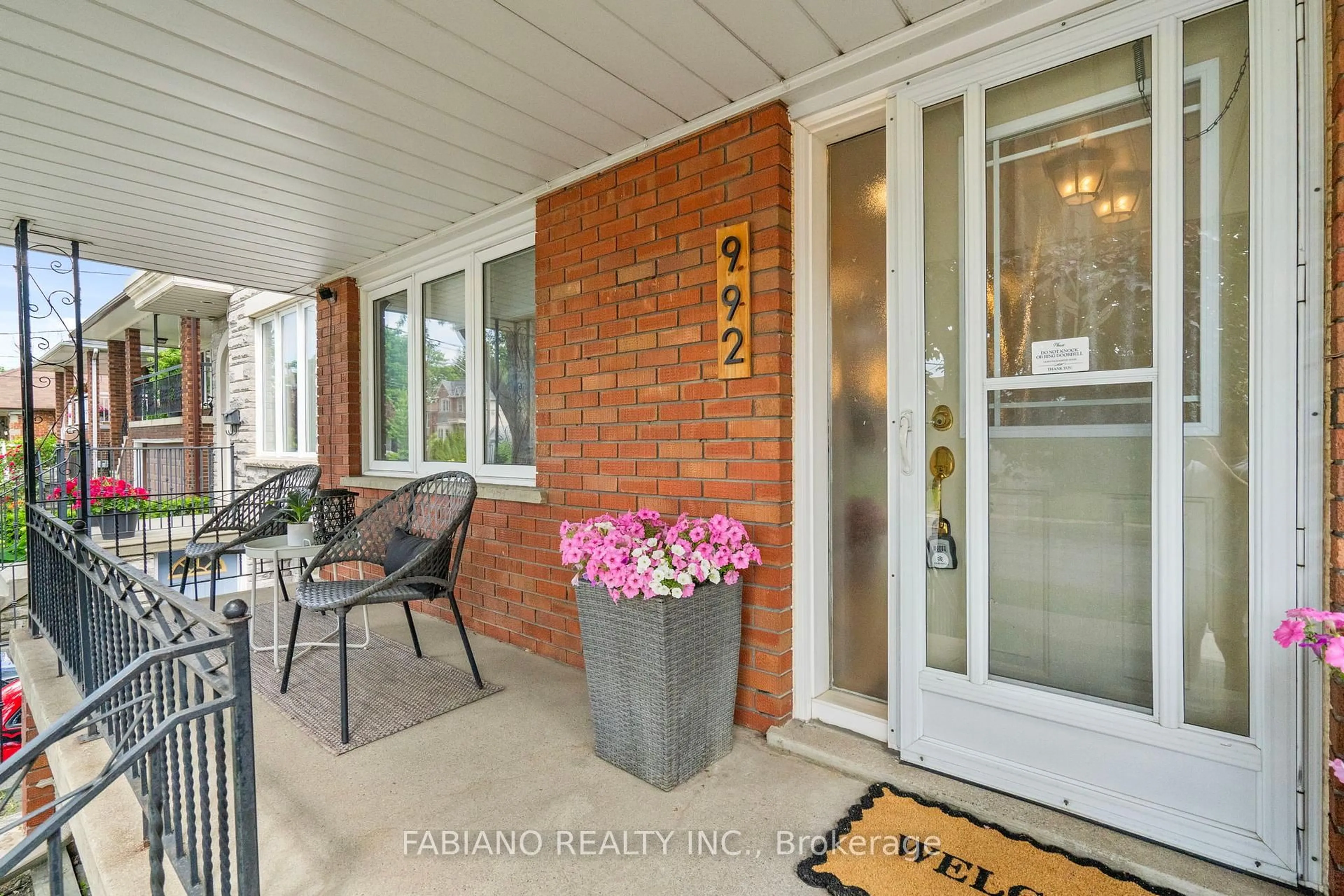 Indoor entryway for 992 Glencairn Ave, Toronto Ontario M6B 2A9