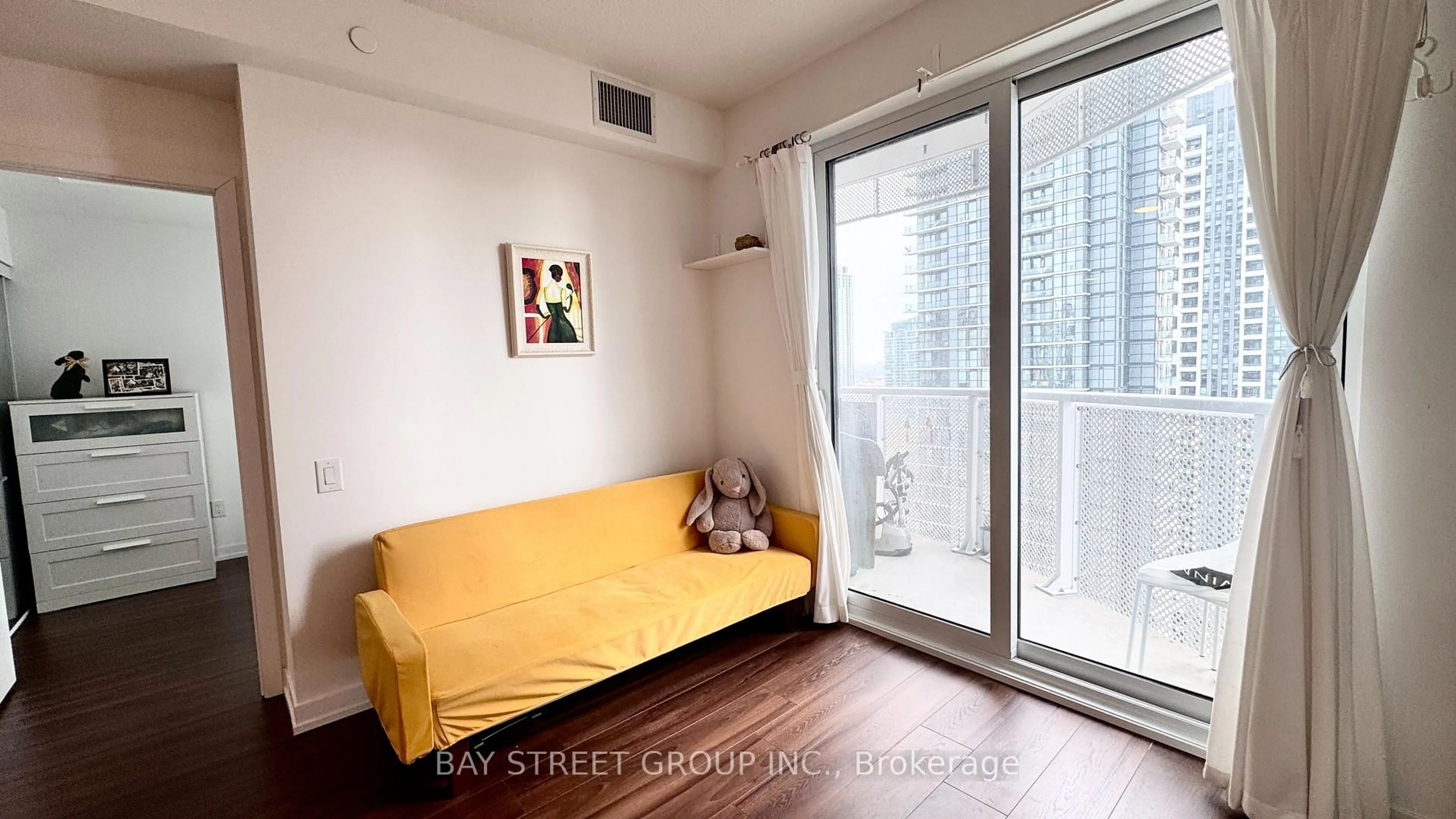 A pic of a room for 4065 Confederation Pkwy #2001, Mississauga Ontario L5B 0L4