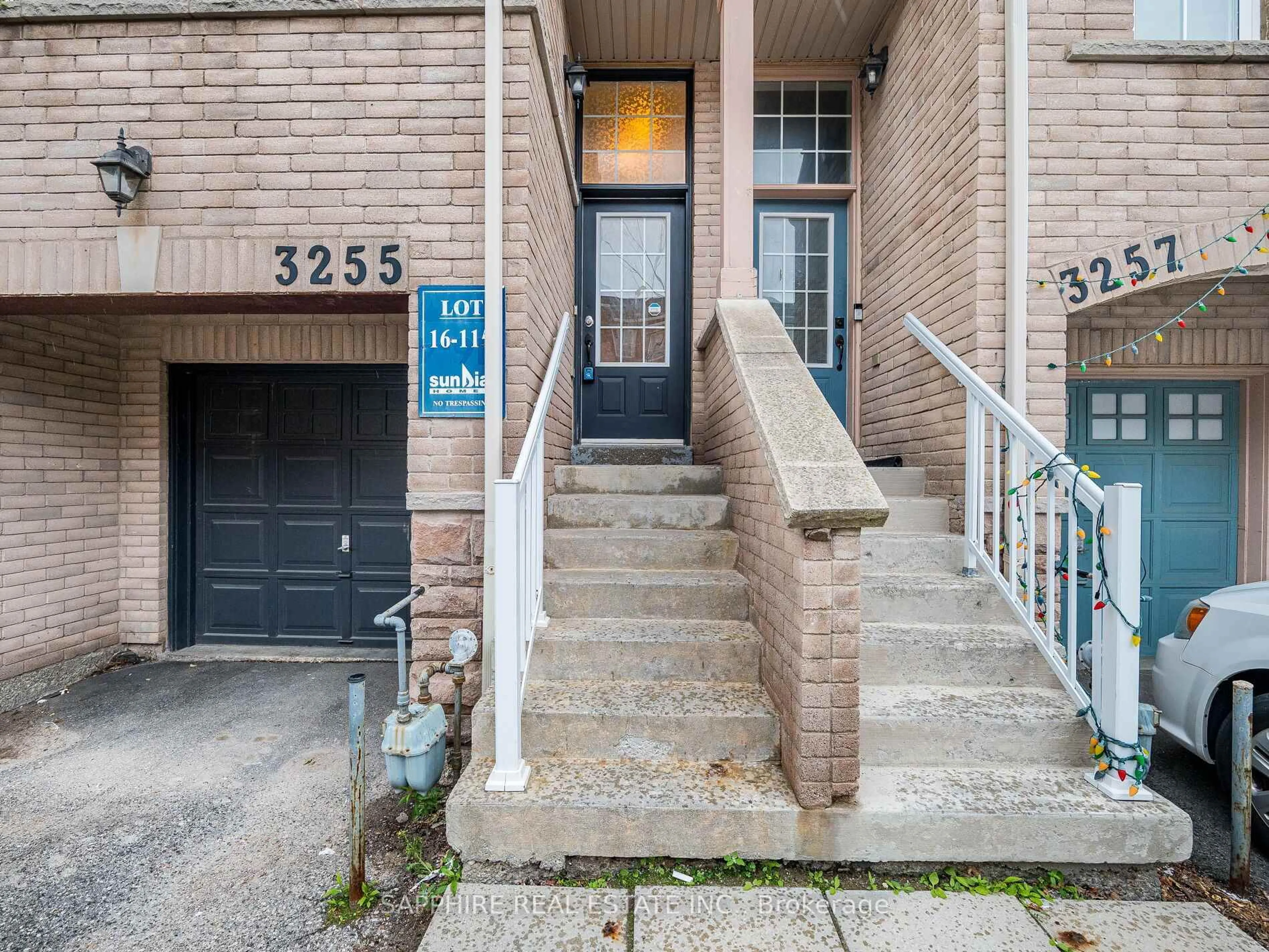 Unknown for 3255 Redpath Circ, Mississauga Ontario L5N 8R3