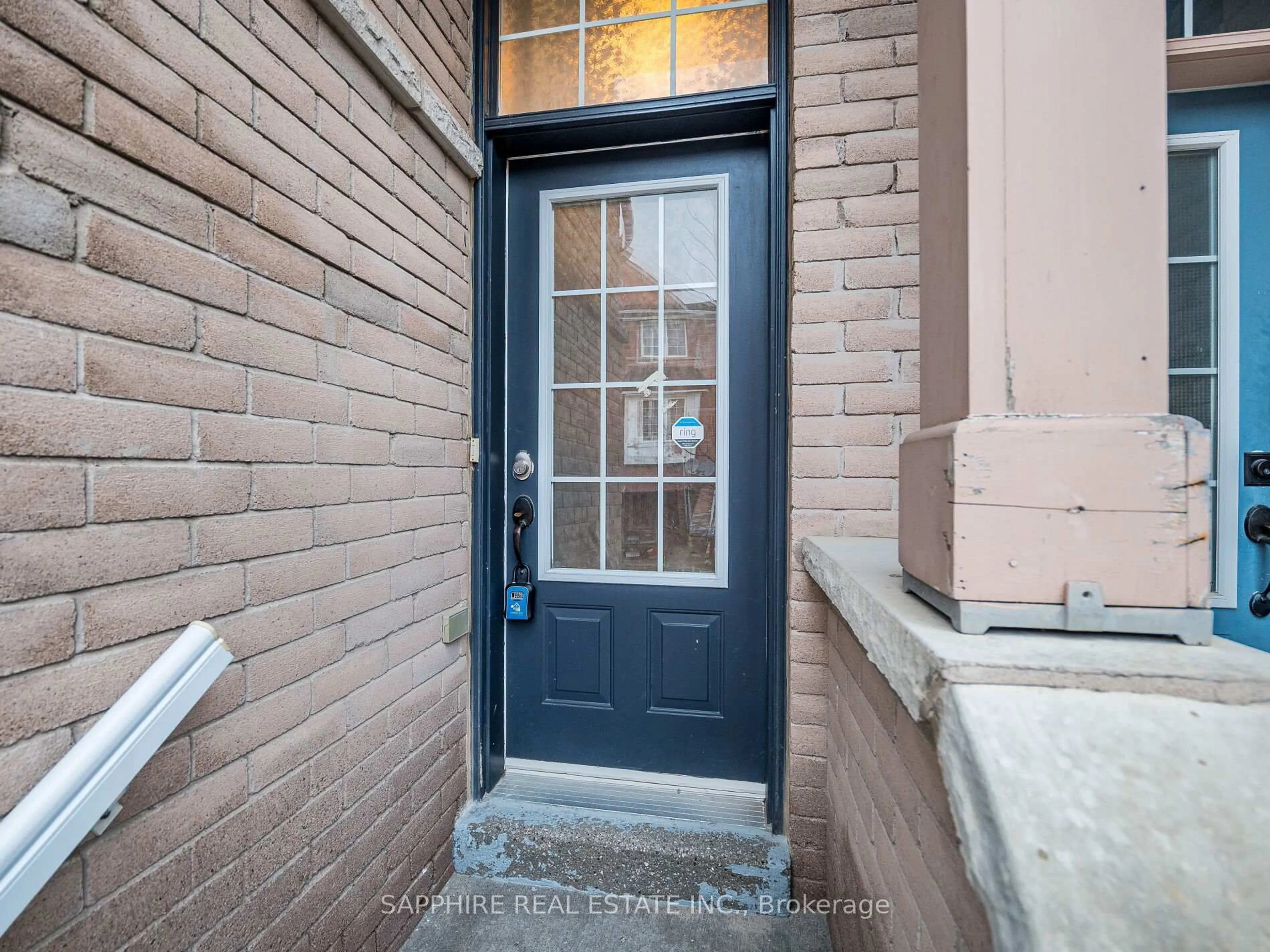 Indoor entryway for 3255 Redpath Circ, Mississauga Ontario L5N 8R3