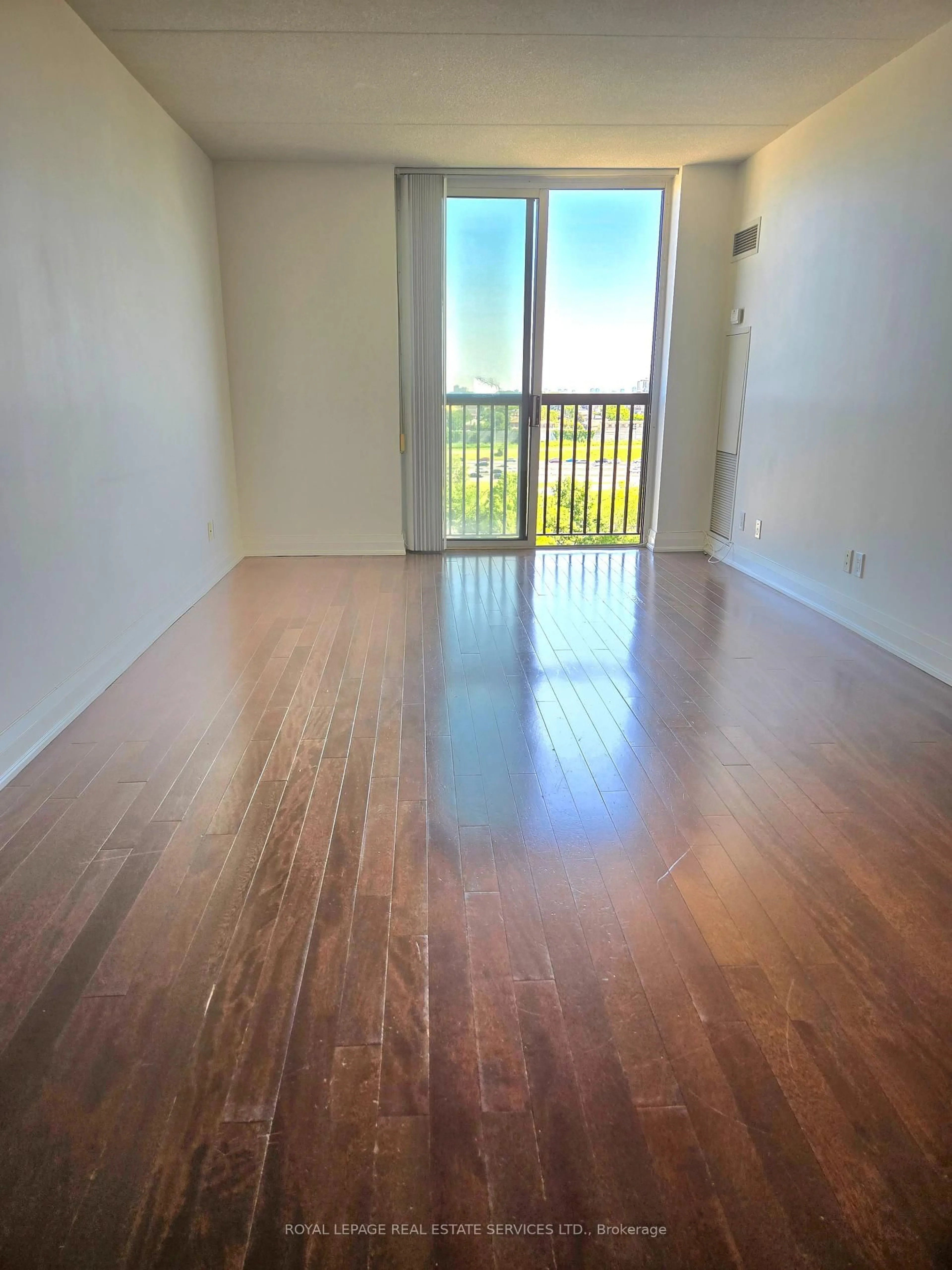 A pic of a room for 2737 Keele St #710, Toronto Ontario M3M 2E9
