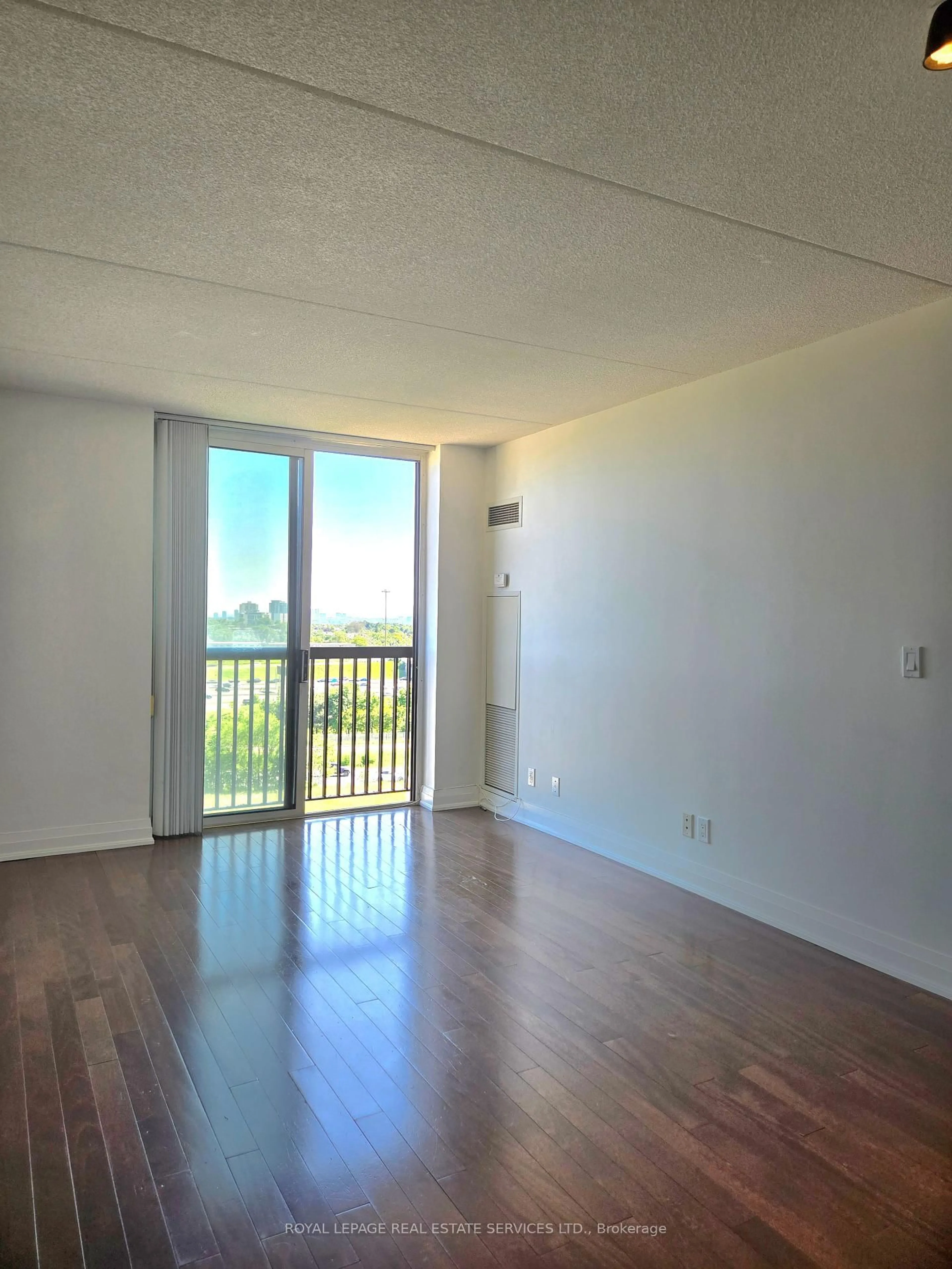A pic of a room for 2737 Keele St #710, Toronto Ontario M3M 2E9