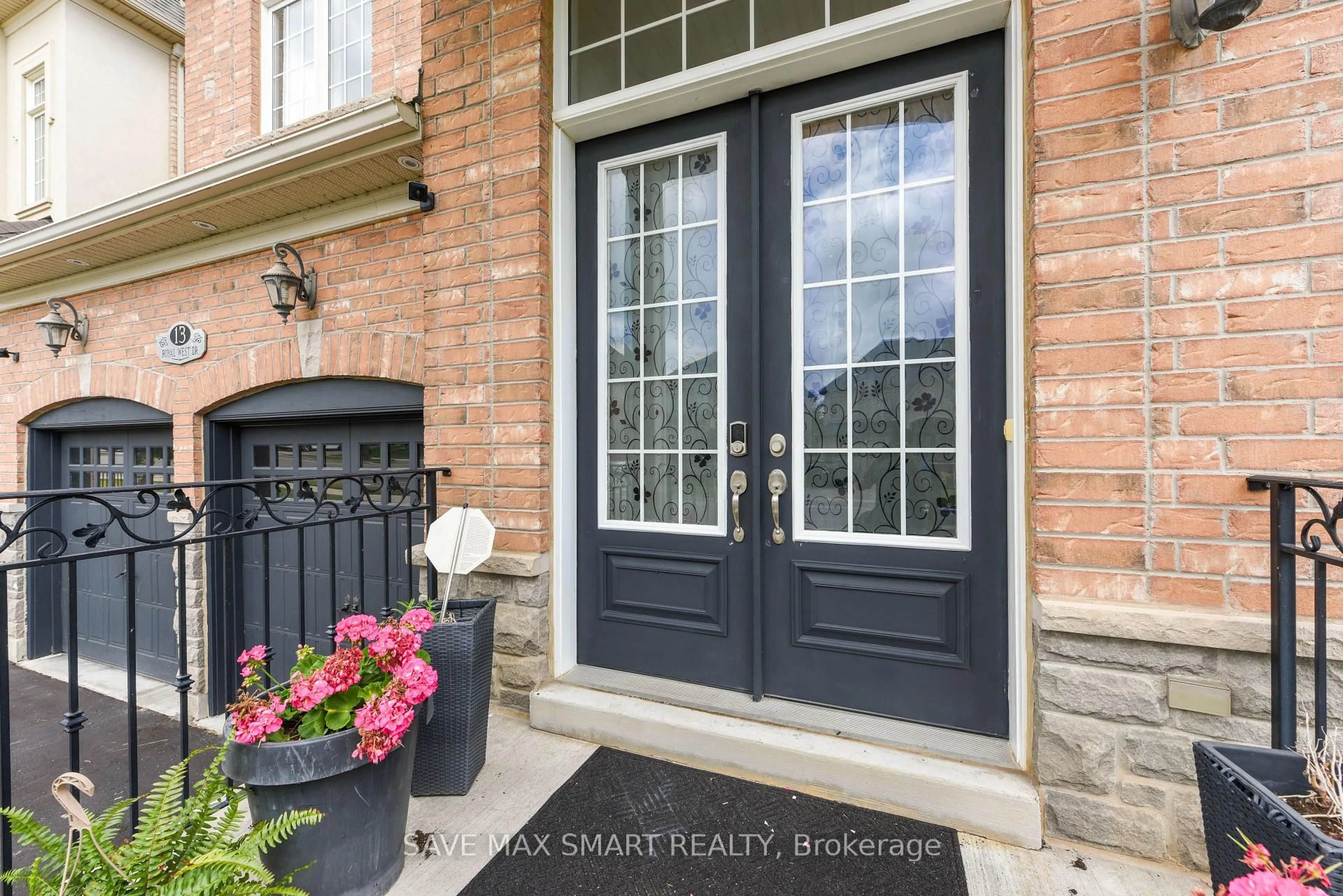 Indoor entryway for 13 Royal west Dr, Brampton Ontario L6X 2X3