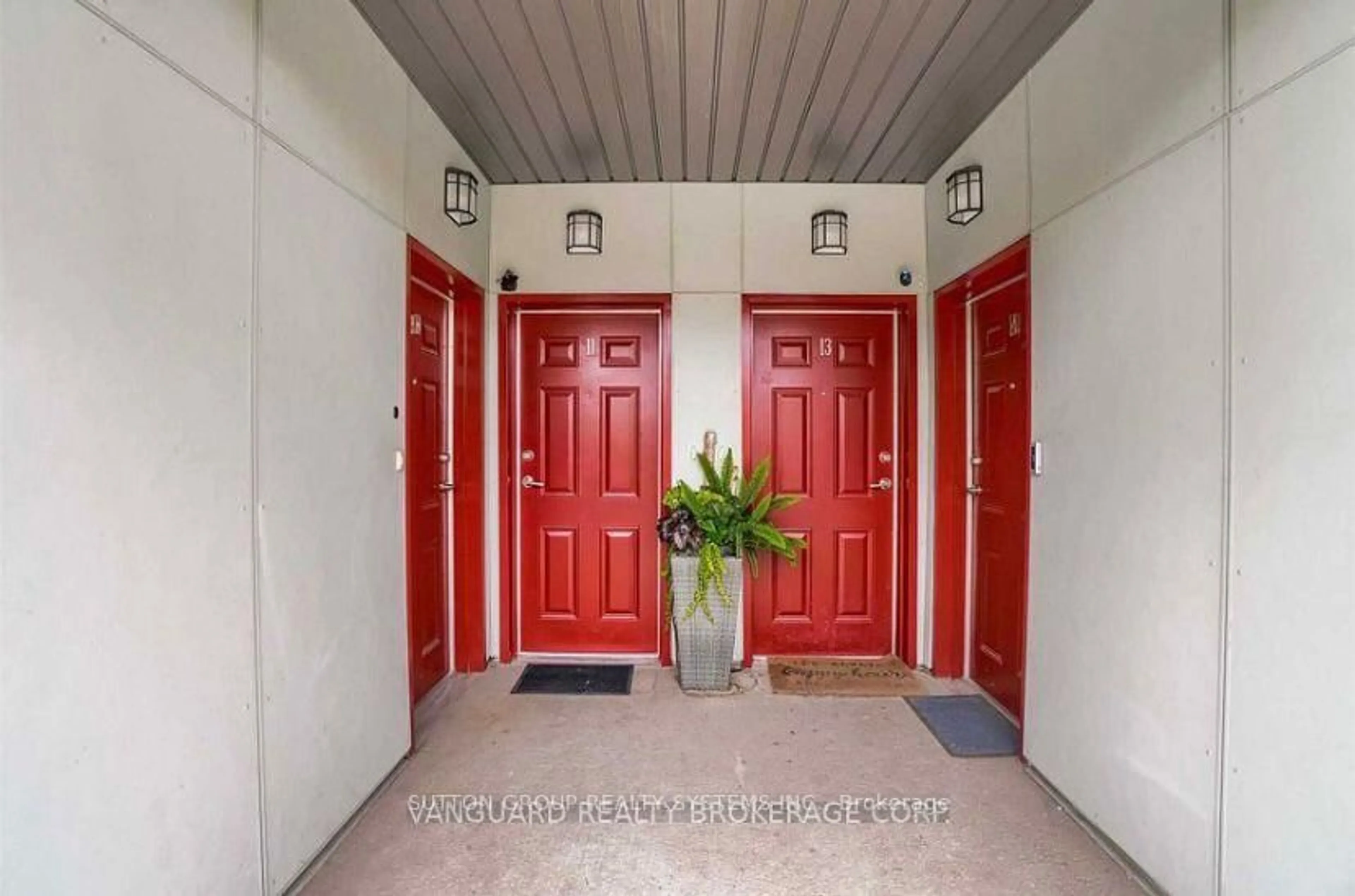 Indoor foyer for 6 Bicknell Ave #11, Toronto Ontario M6M 0B4