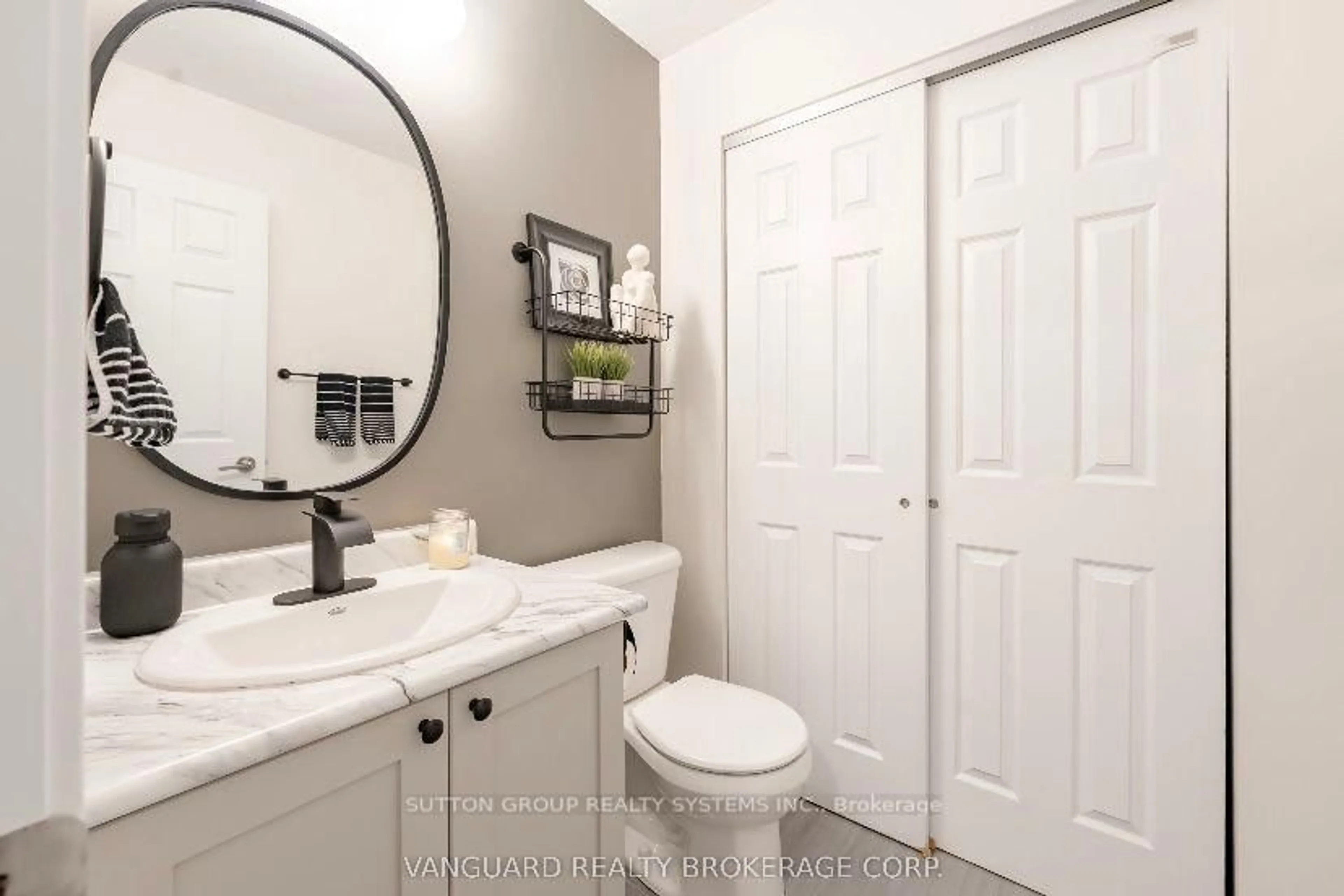 Contemporary bathroom, ceramic/tile floor for 6 Bicknell Ave #11, Toronto Ontario M6M 0B4