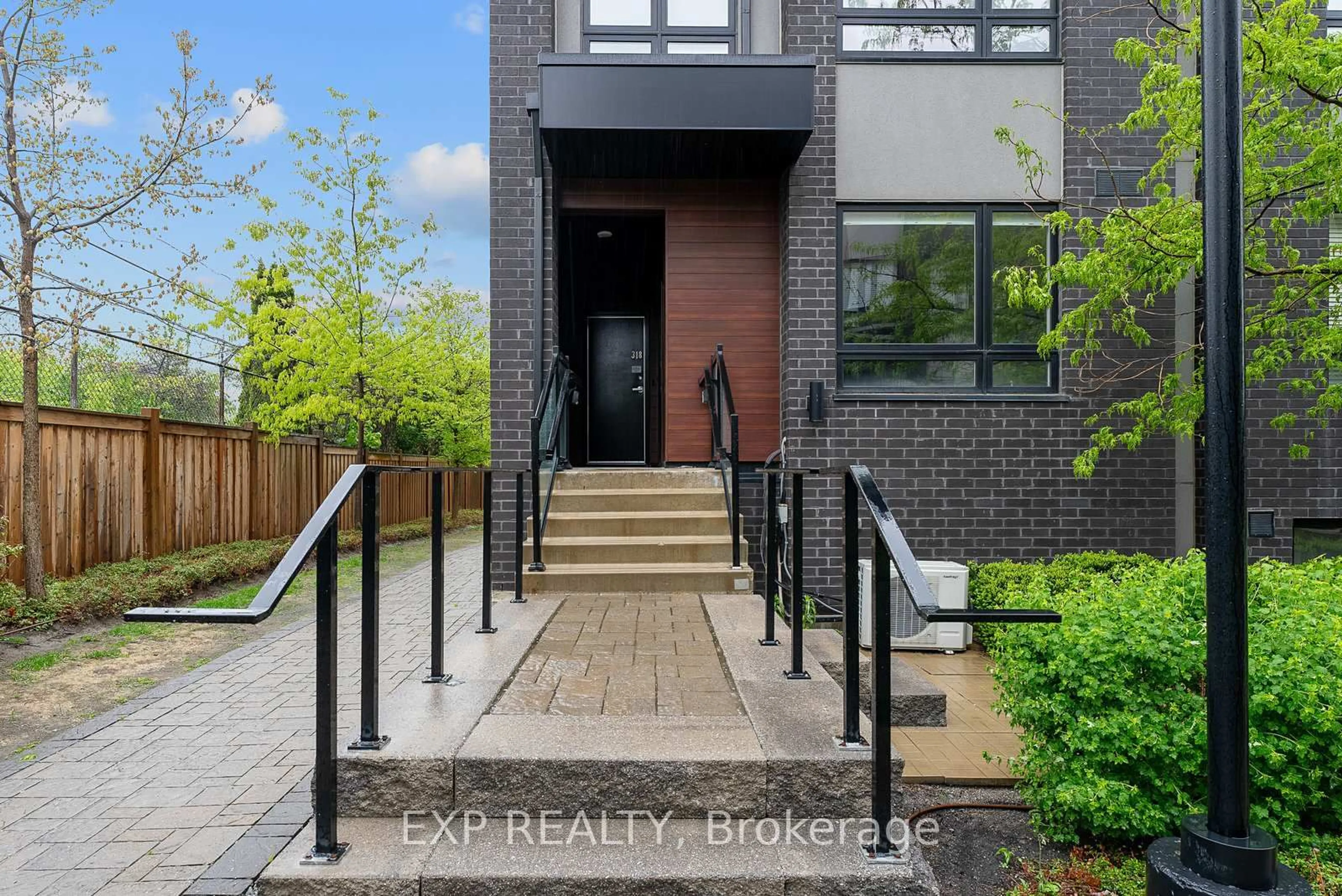 Indoor entryway for 1100 Briar Hill Ave #318, Toronto Ontario M6B 1M7