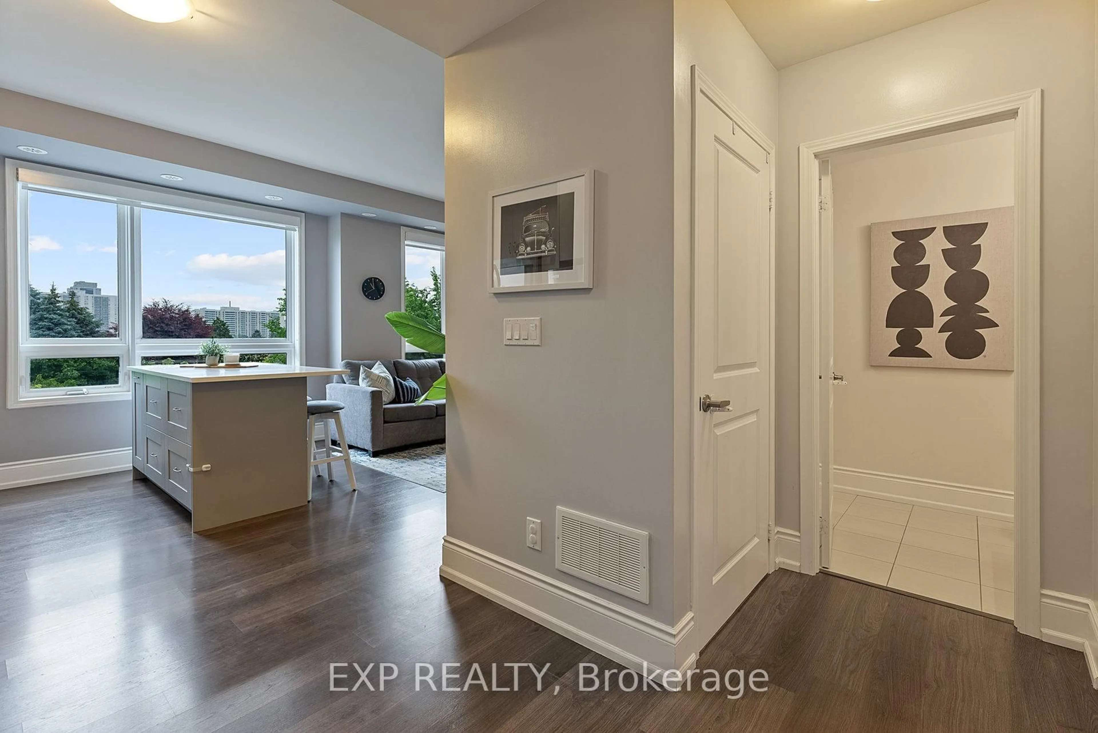 Indoor entryway for 1100 Briar Hill Ave #318, Toronto Ontario M6B 1M7