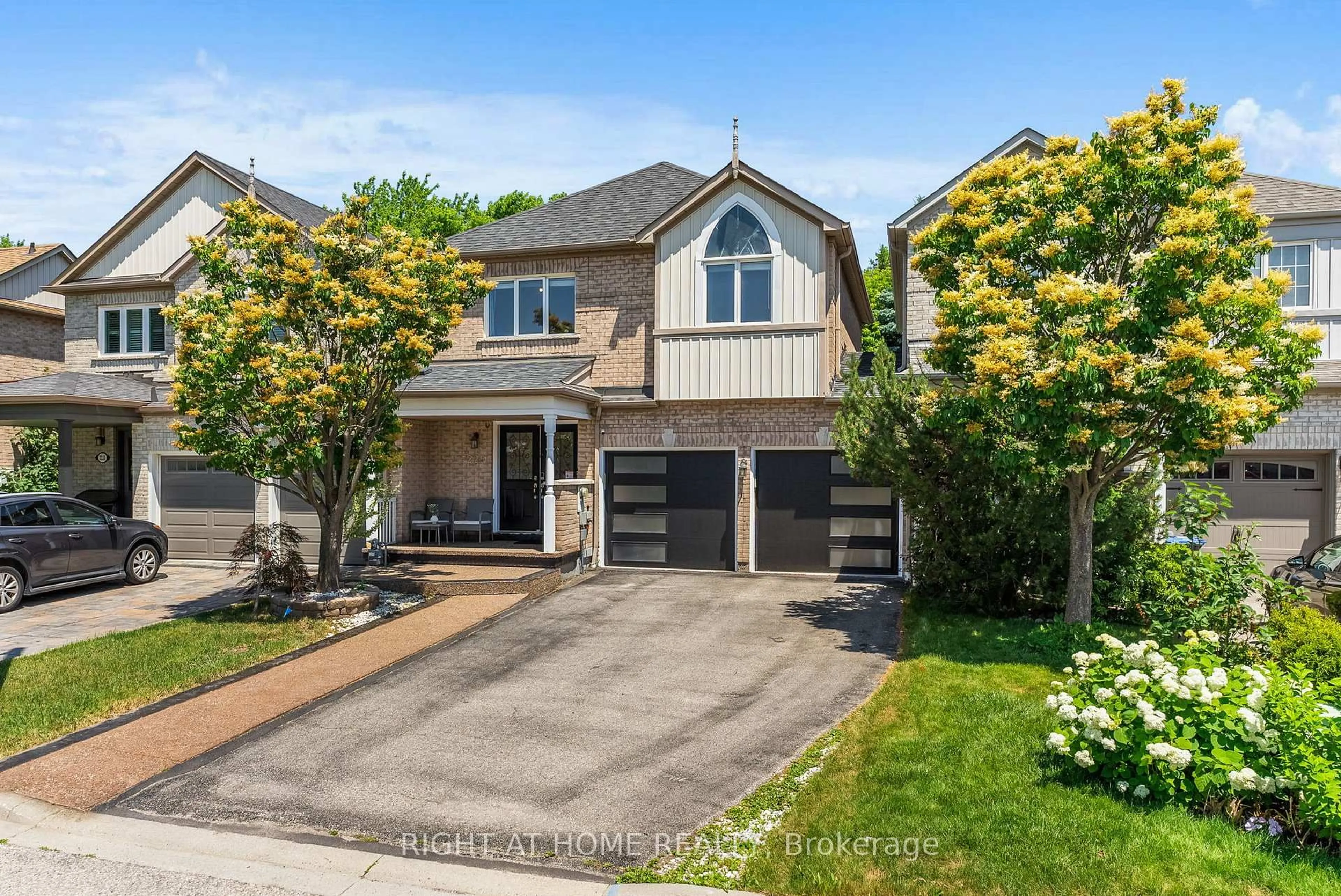 Home with brick exterior material, street for 7229 Pallett Crt, Mississauga Ontario L5N 8E5