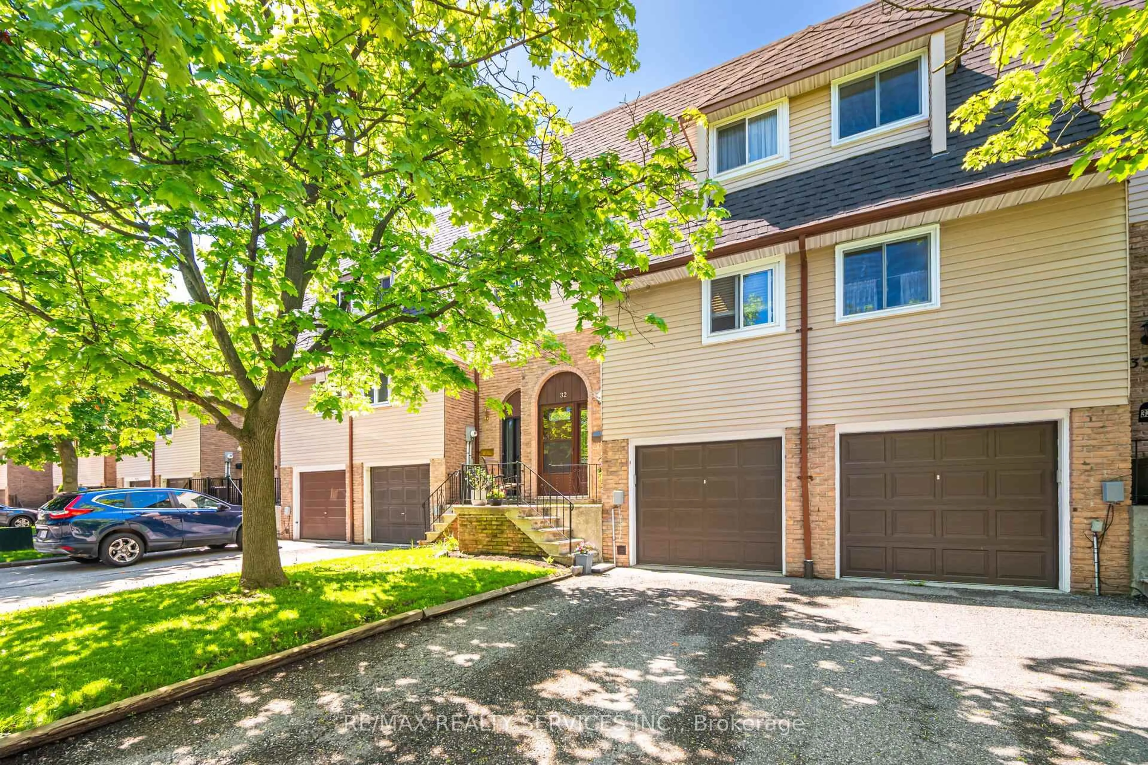 Home with brick exterior material, street for 32 Rosset Cres, Brampton Ontario L6X 2R3