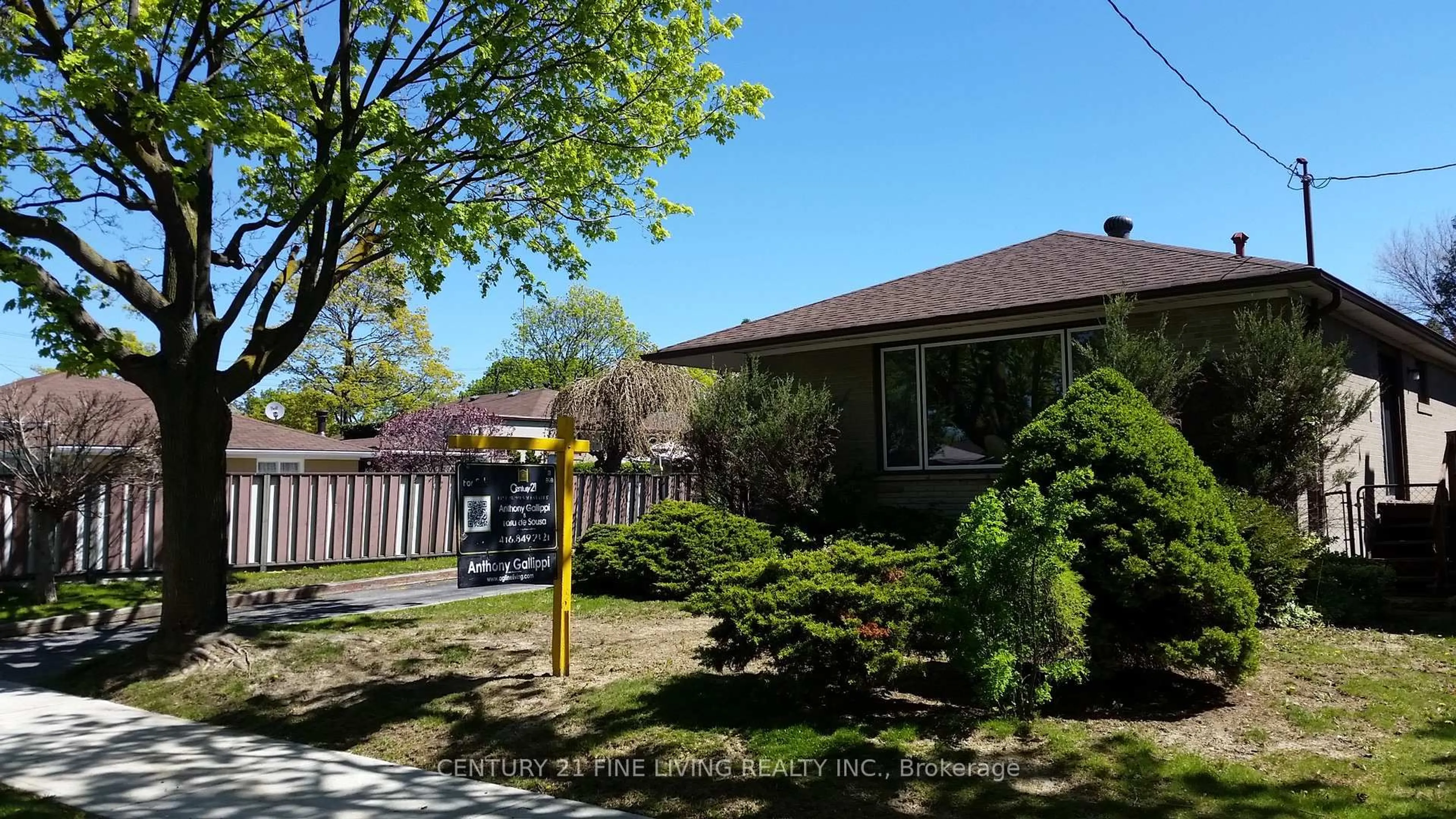 A pic from outside/outdoor area/front of a property/back of a property/a pic from drone, street for 35 Hartland Rd, Toronto Ontario M9C 4S9