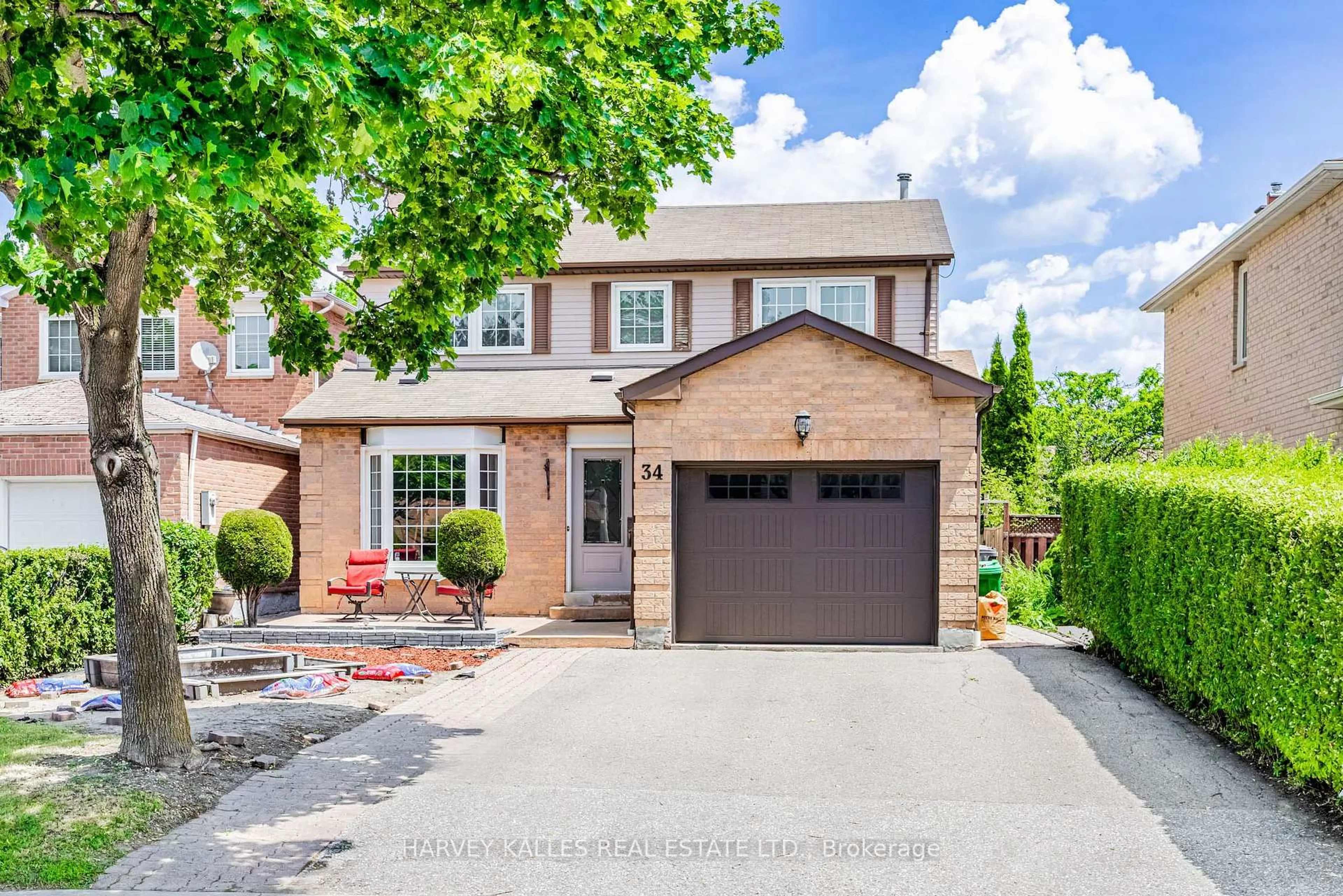 Home with brick exterior material, street for 34 Greendust Crt, Brampton Ontario L6S 5K2