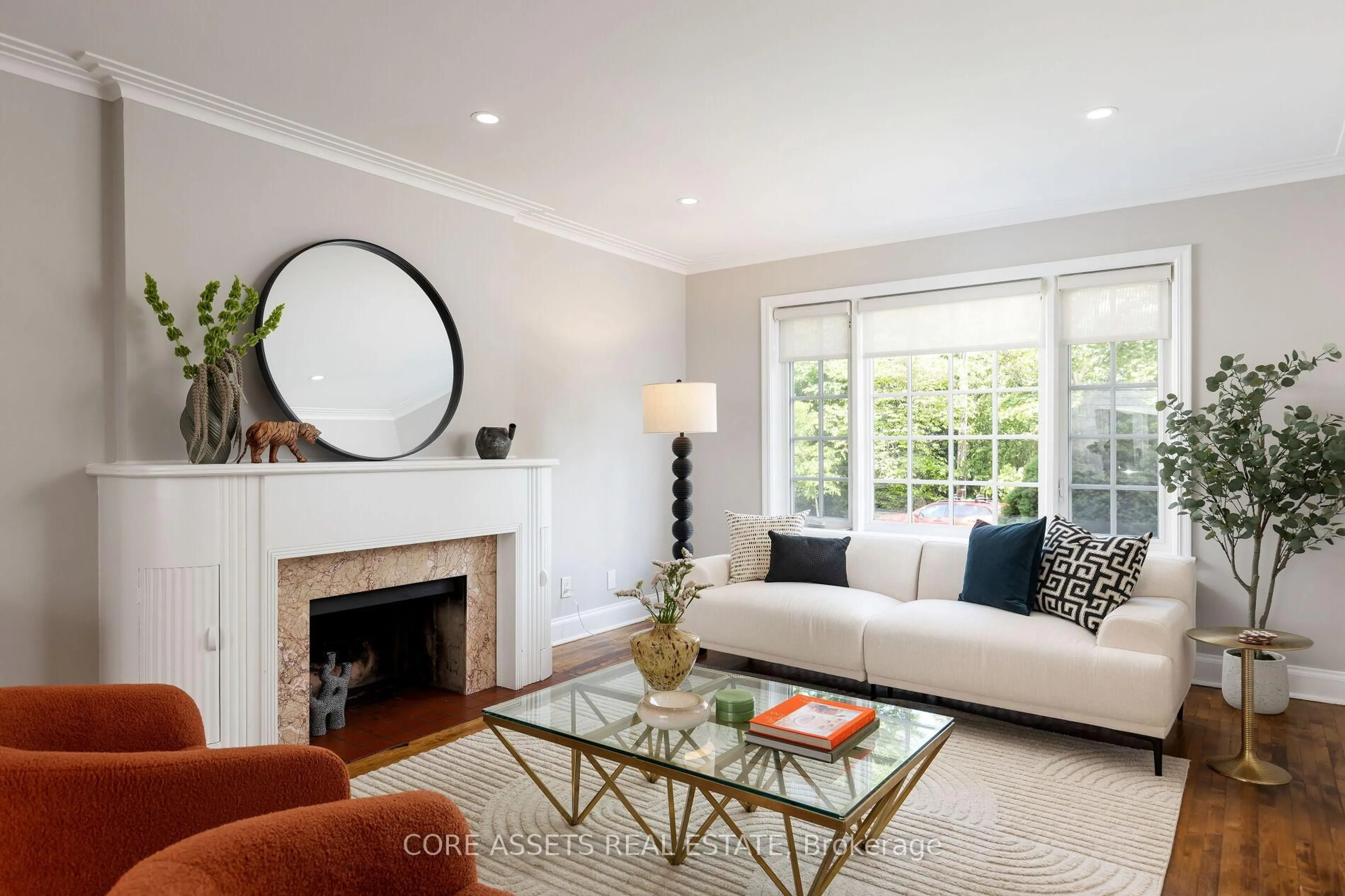 Living room with furniture, unknown for 32 Grenview Blvd, Toronto Ontario M8Y 3S1