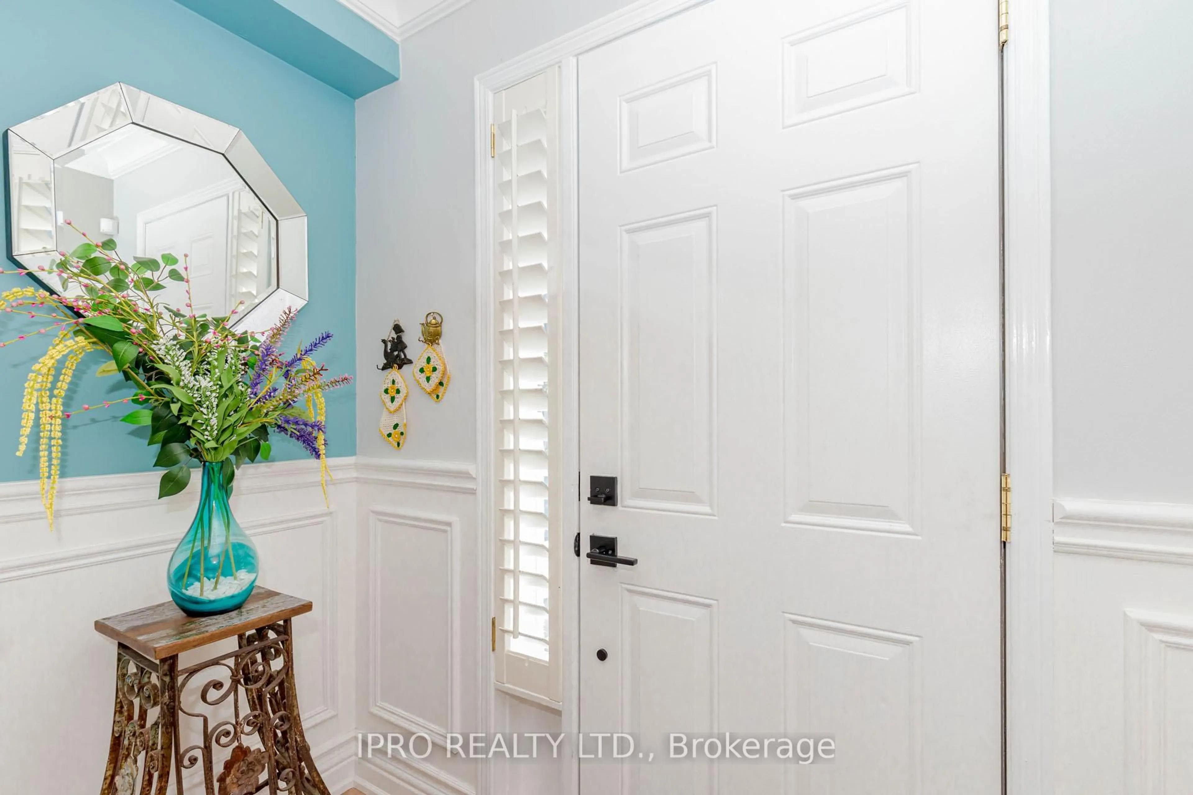 Indoor entryway for 3140 Fifth Line #17, Mississauga Ontario L5L 1A2