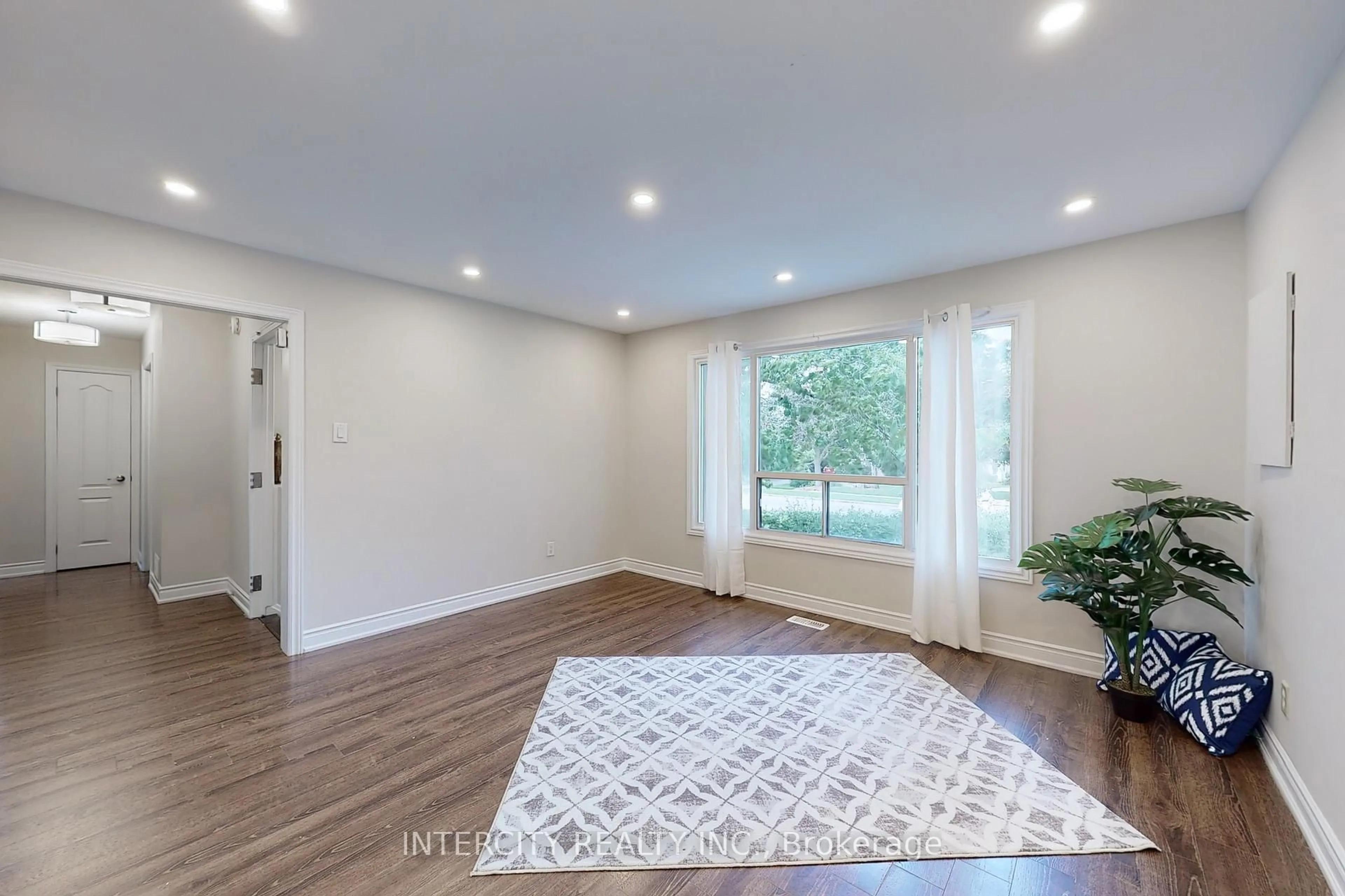 A pic of a room for 122 Rutherford Rd, Brampton Ontario L6V 2J5