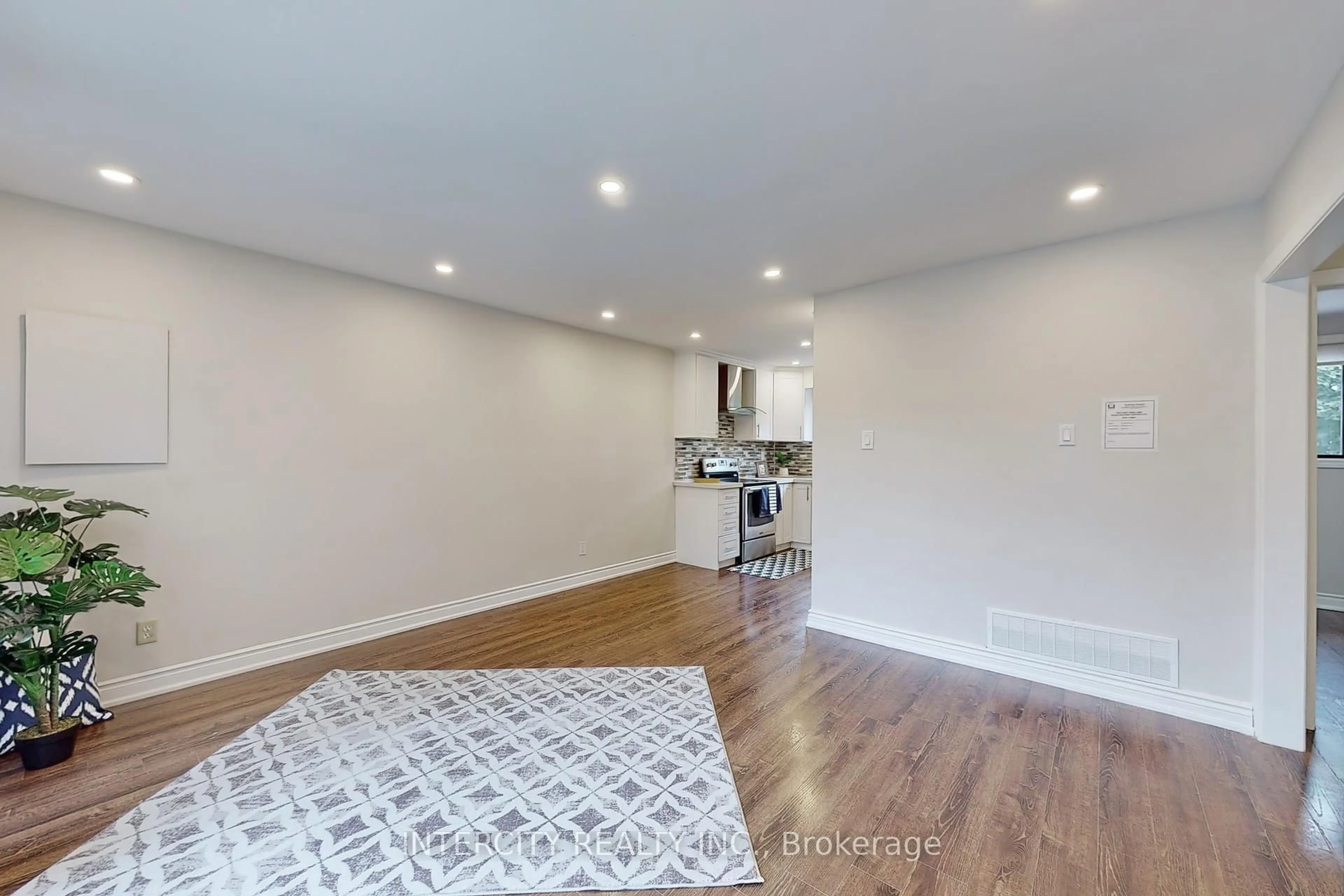 A pic of a room for 122 Rutherford Rd, Brampton Ontario L6V 2J5