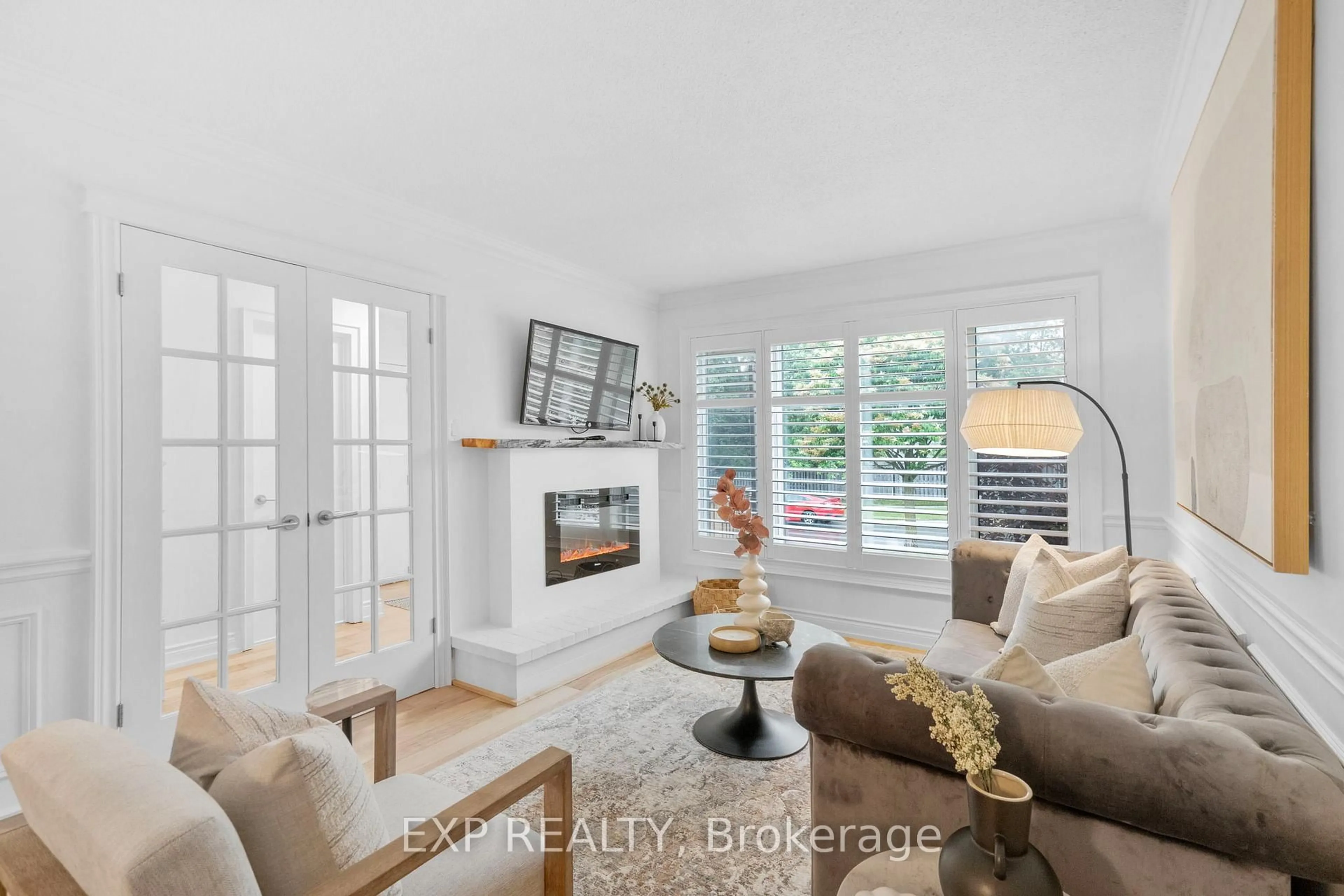 Living room with furniture, ceramic/tile floor for 38 Joycelyn Dr, Mississauga Ontario L5M 1T7