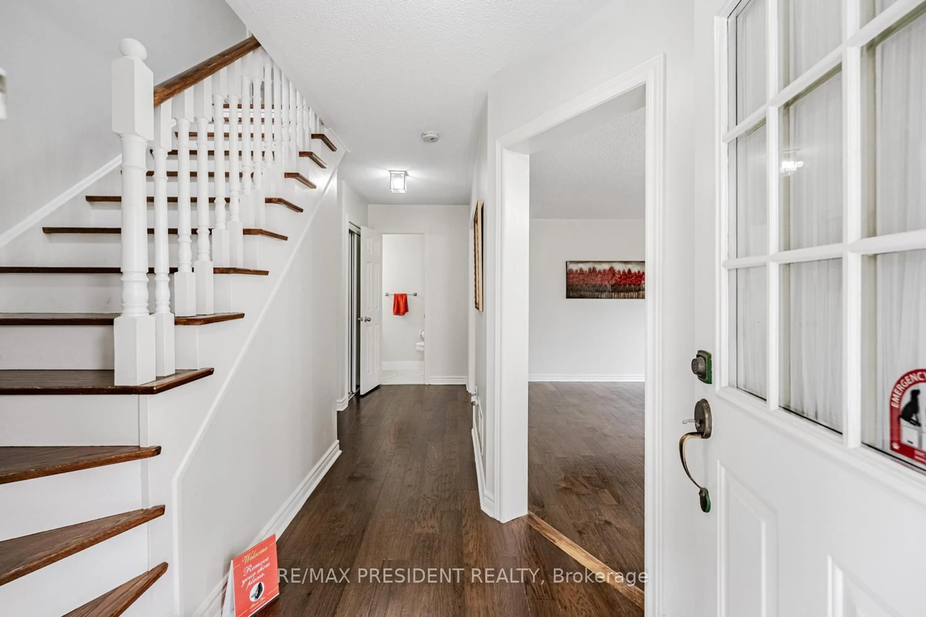 Indoor entryway for 125 Ural Circ, Brampton Ontario L6R 1J6