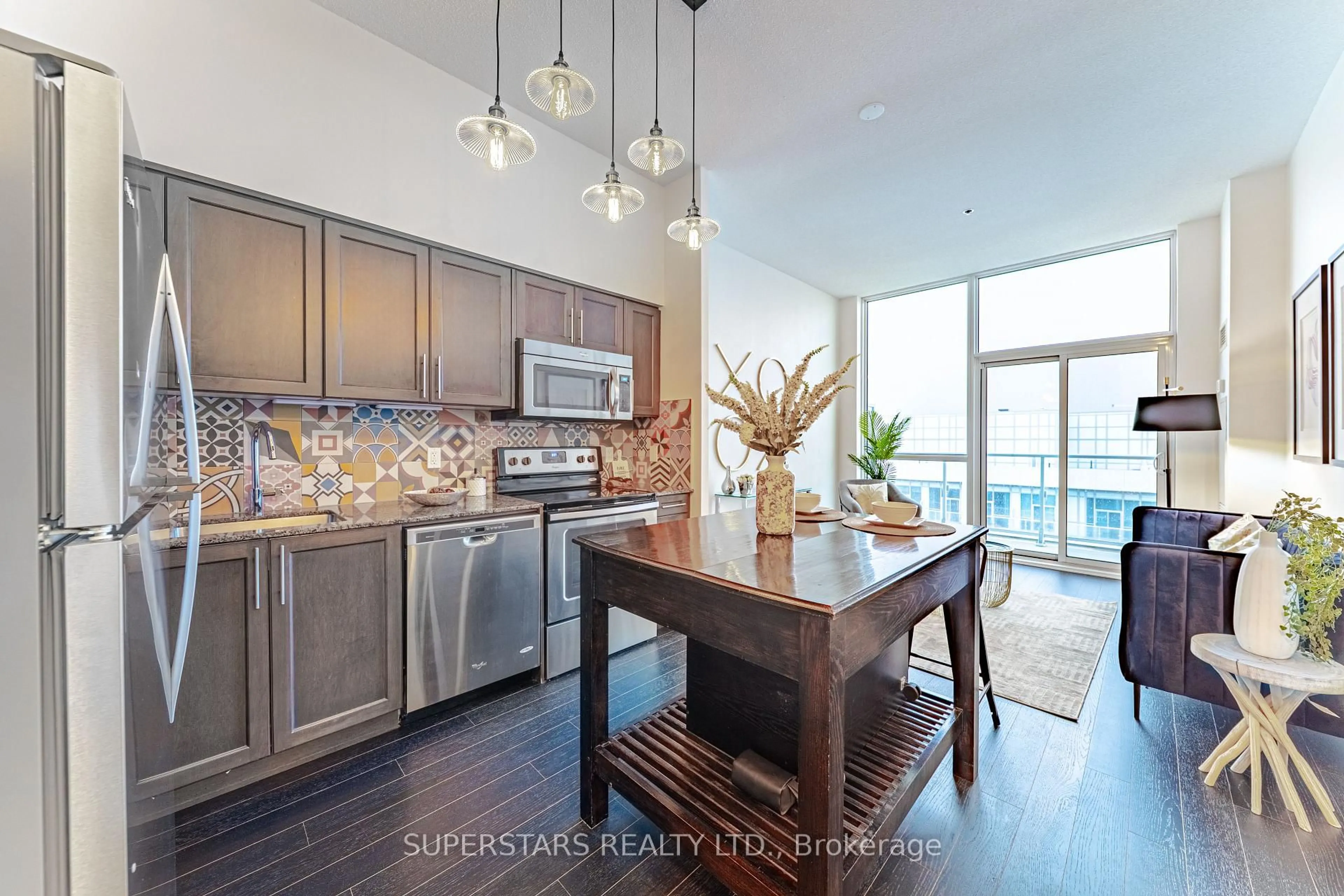 Open concept kitchen, ceramic/tile floor for 65 Speers Rd #PH08, Oakville Ontario L6K 0J1