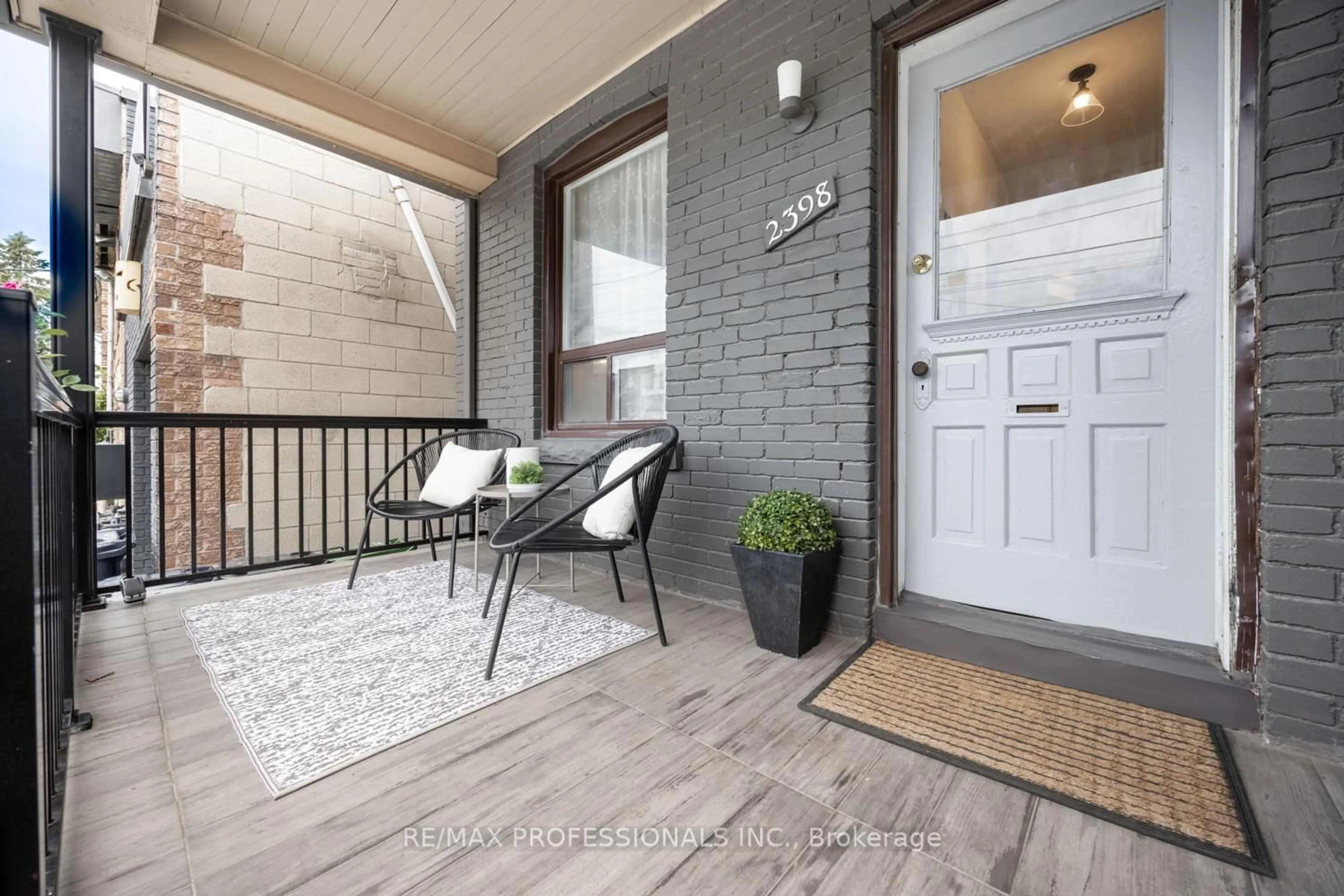 Indoor entryway for 2398 St Clair Ave, Toronto Ontario M6N 1L1