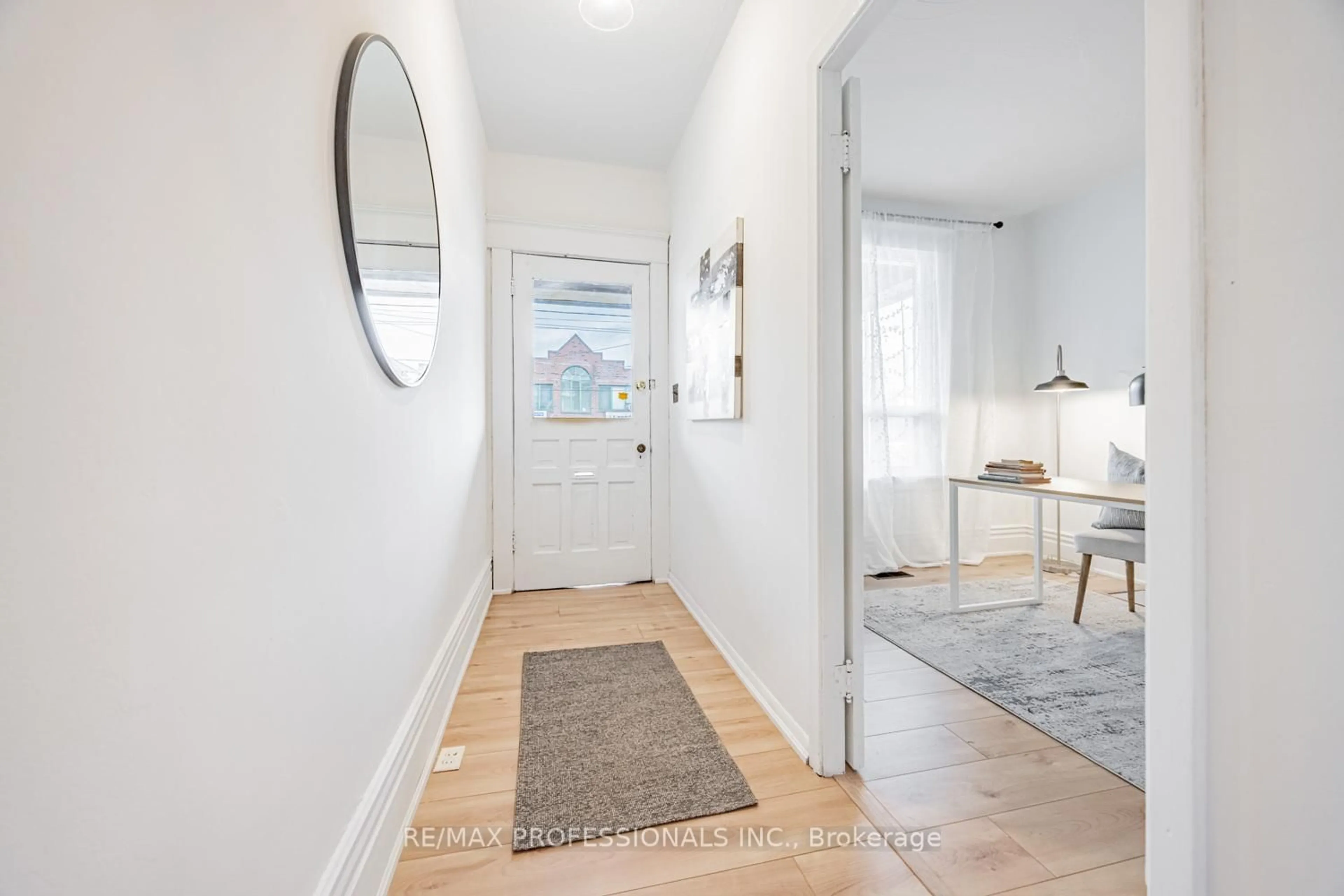 Indoor entryway for 2398 St Clair Ave, Toronto Ontario M6N 1L1