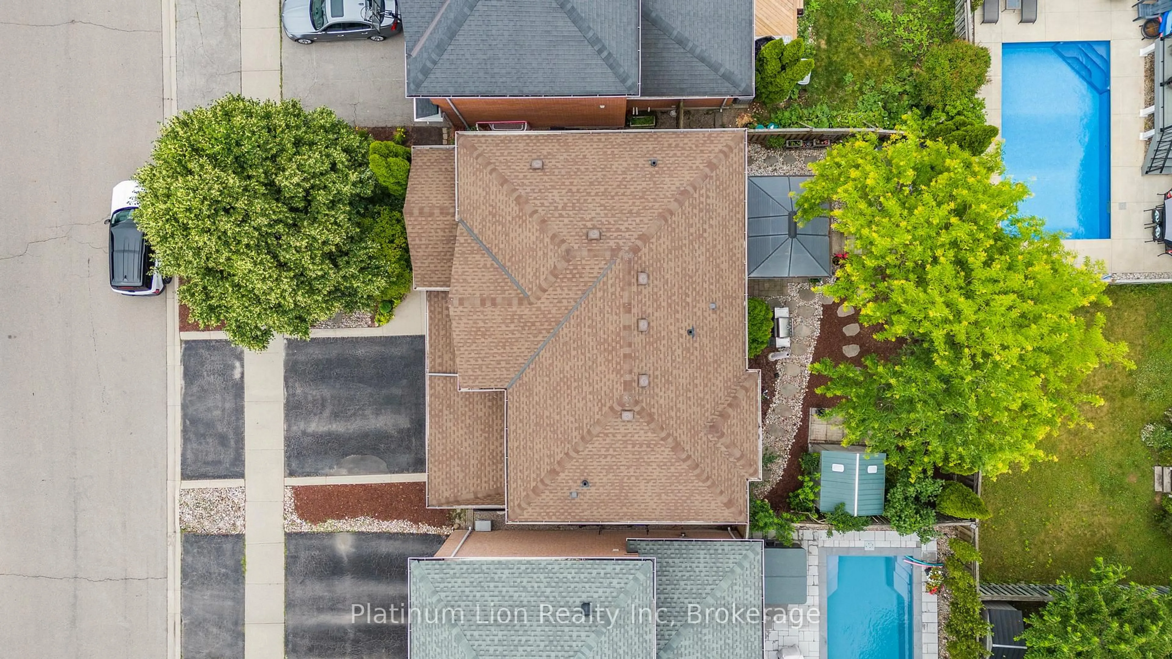 A pic from outside/outdoor area/front of a property/back of a property/a pic from drone, city buildings view from balcony for 1256 Roundwood Cres, Oakville Ontario L6M 4A3