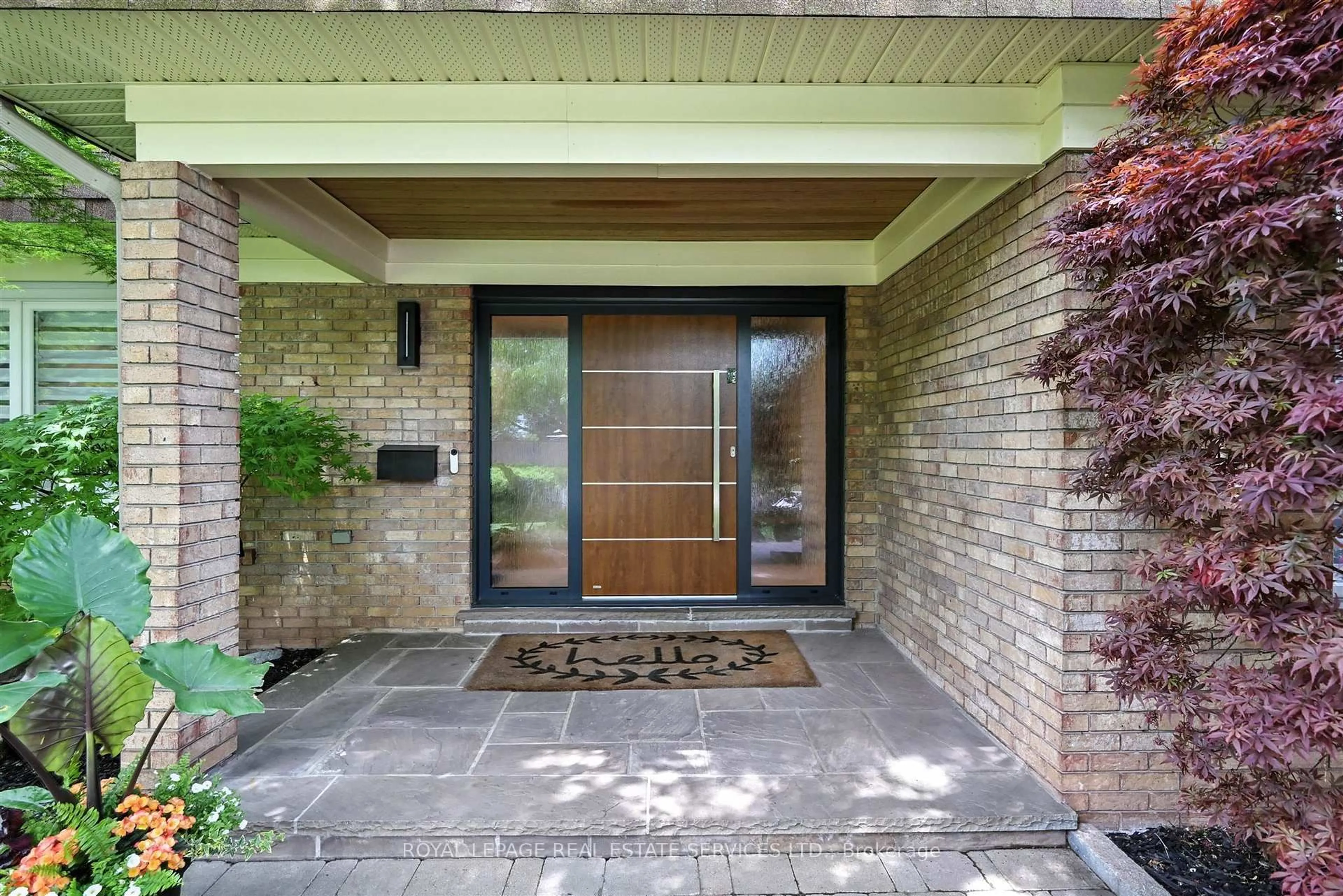 Indoor entryway for 4240 Dunvegan Rd, Burlington Ontario L7L 1P8