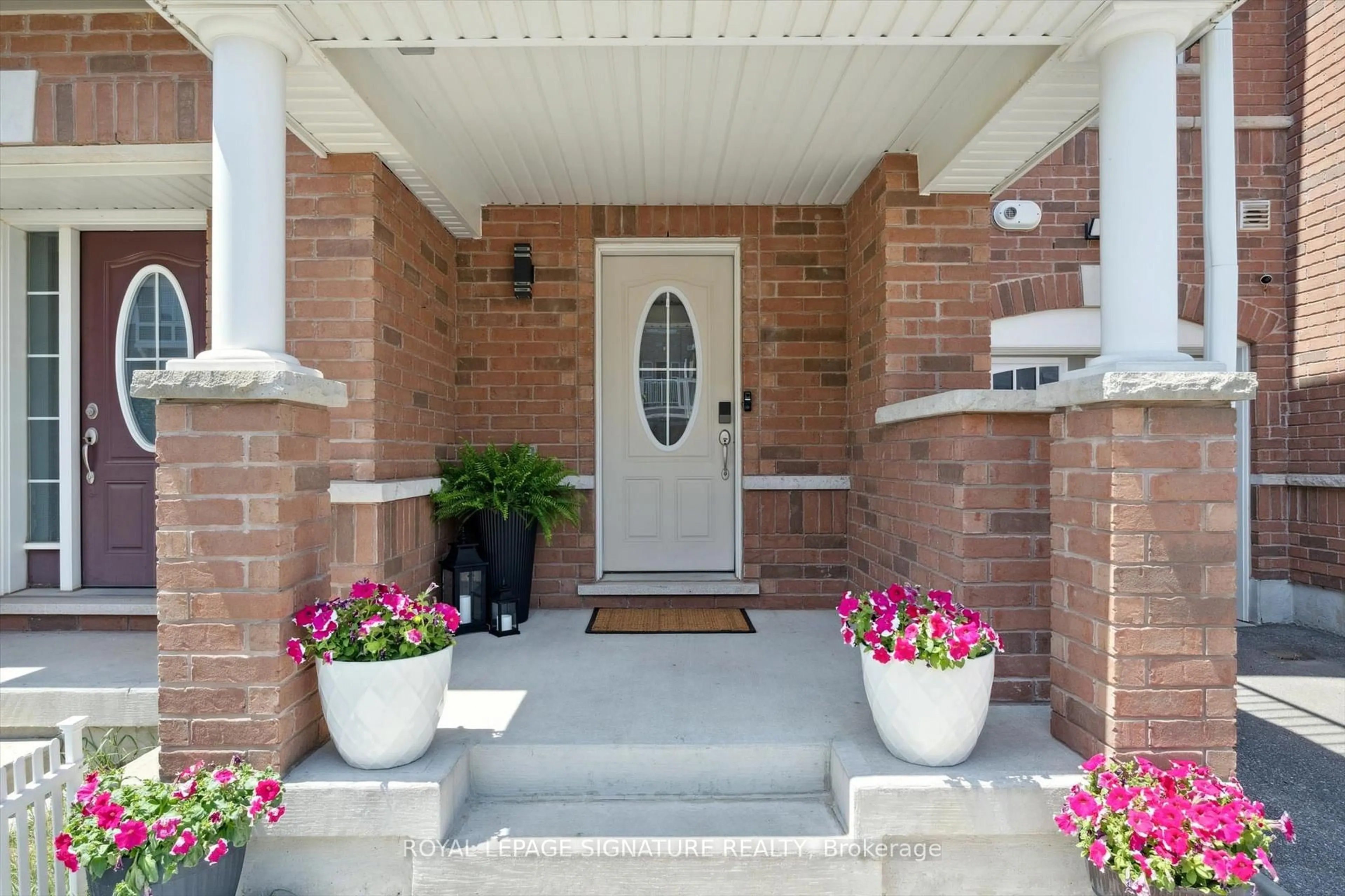 Indoor entryway for 299 Casson Pt, Milton Ontario L9E 0A4