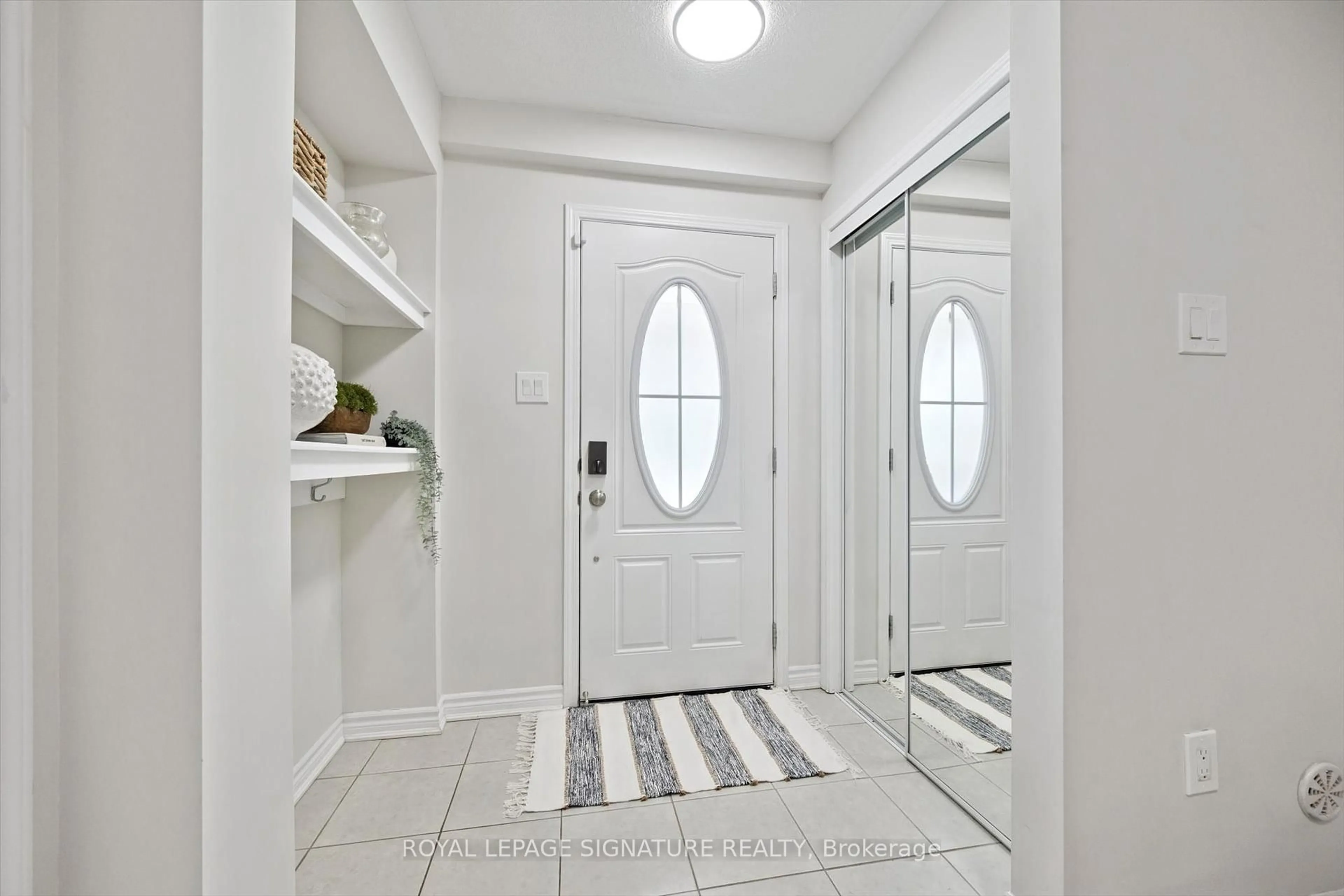 Indoor entryway for 299 Casson Pt, Milton Ontario L9E 0A4