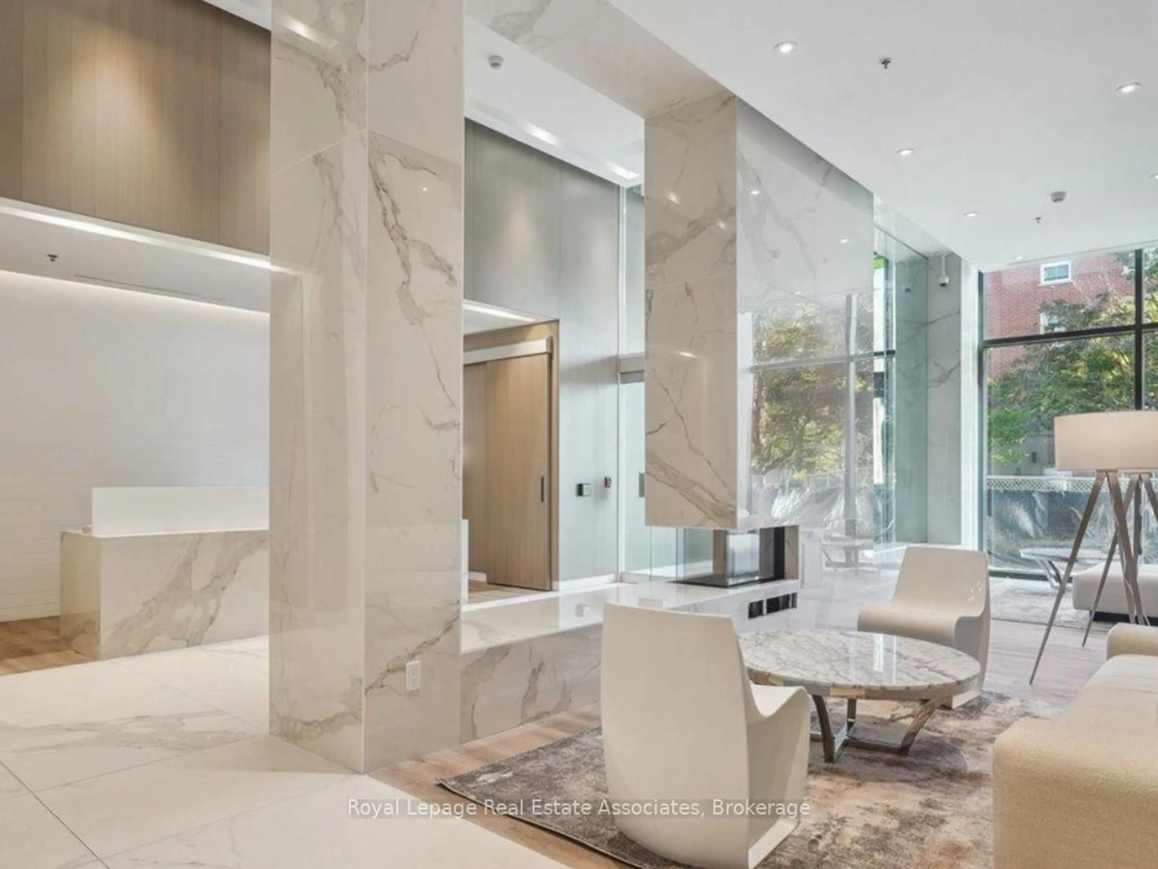 Indoor foyer for 370 Martha St #602, Burlington Ontario L7R 0G9
