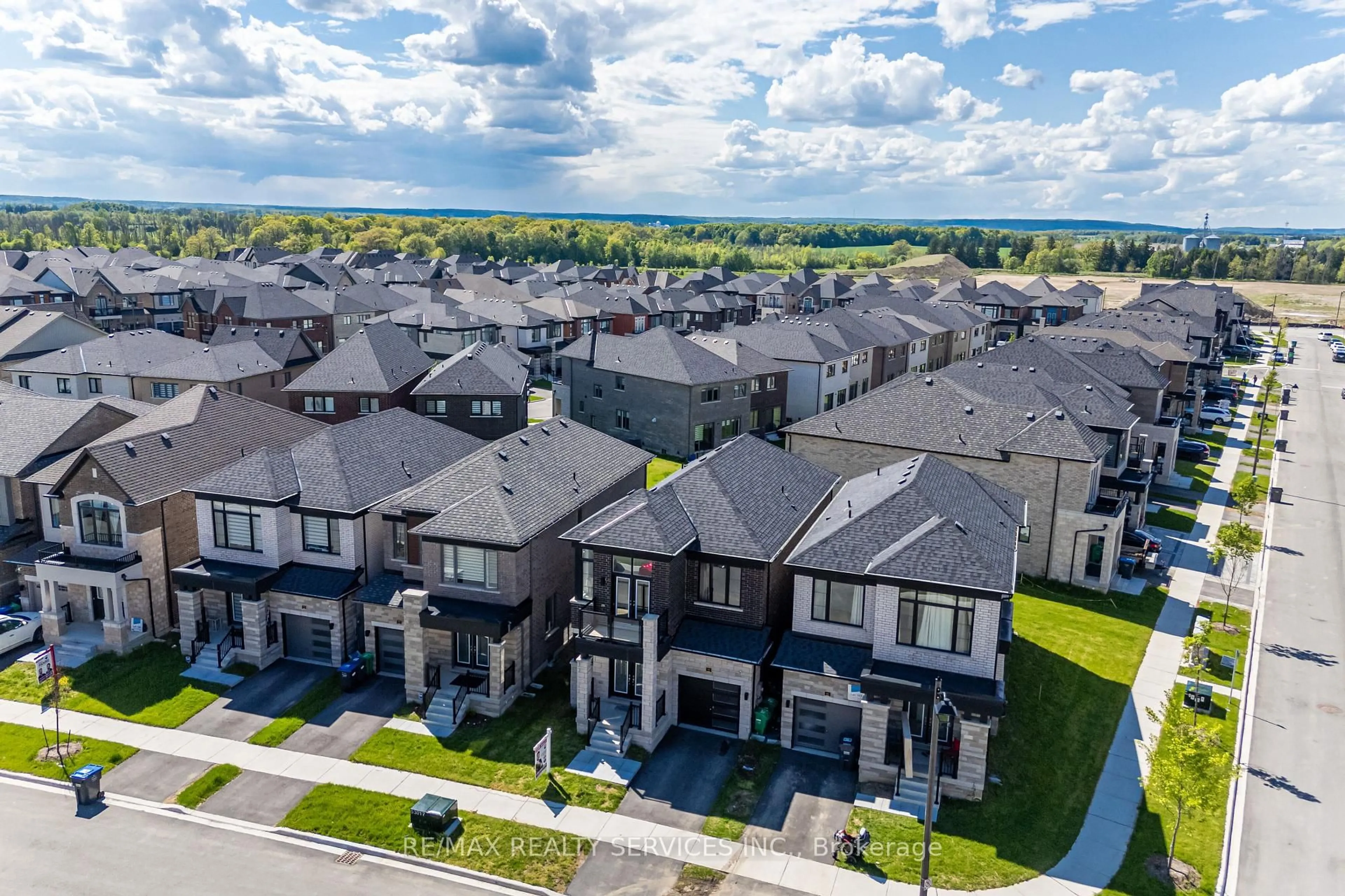 A pic from outside/outdoor area/front of a property/back of a property/a pic from drone, street for 68 Camino Real Dr, Caledon Ontario L7C 4L9