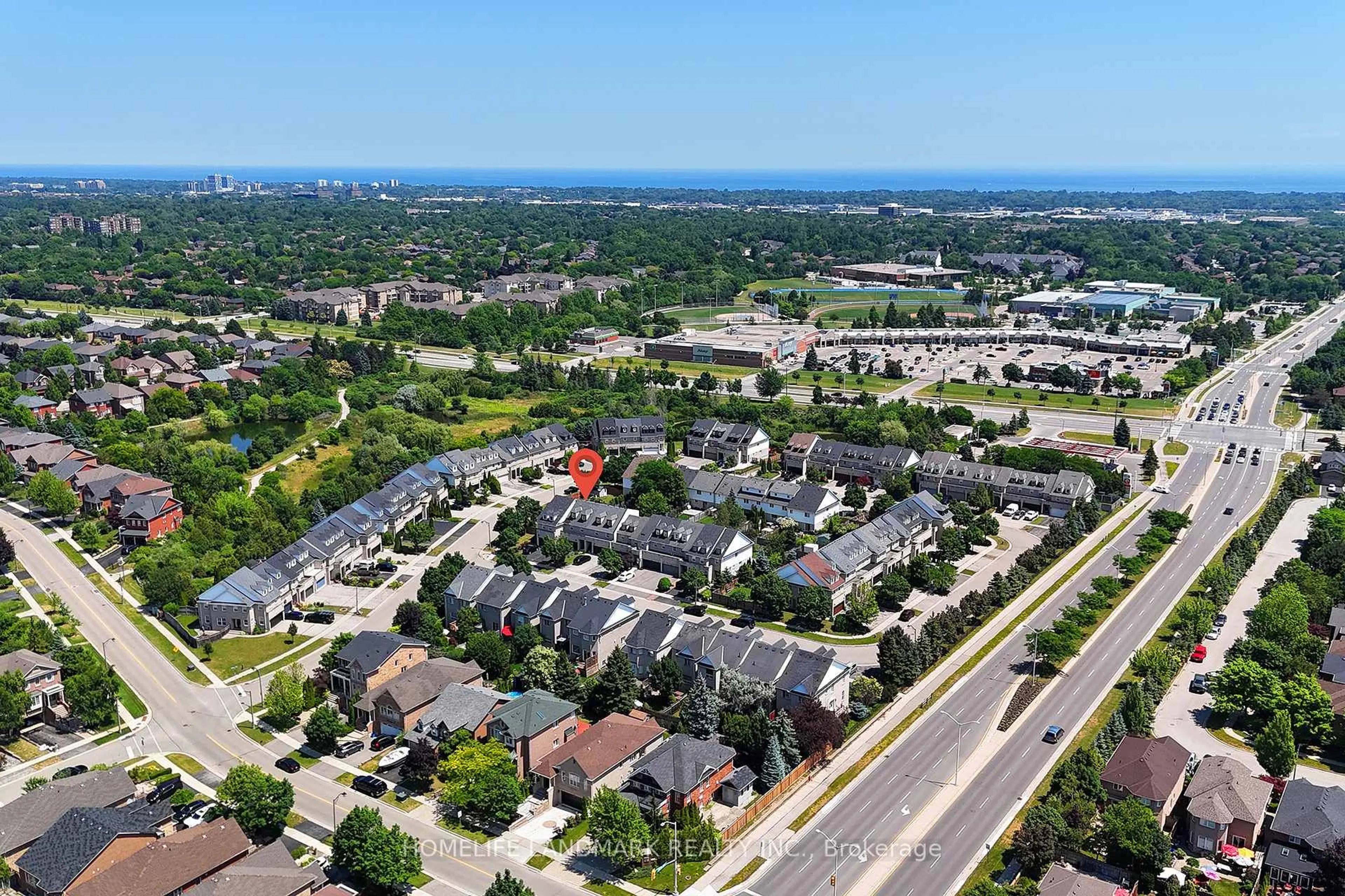 A pic from outside/outdoor area/front of a property/back of a property/a pic from drone, street for 2048 White Dove Circ, Oakville Ontario L6M 3R7