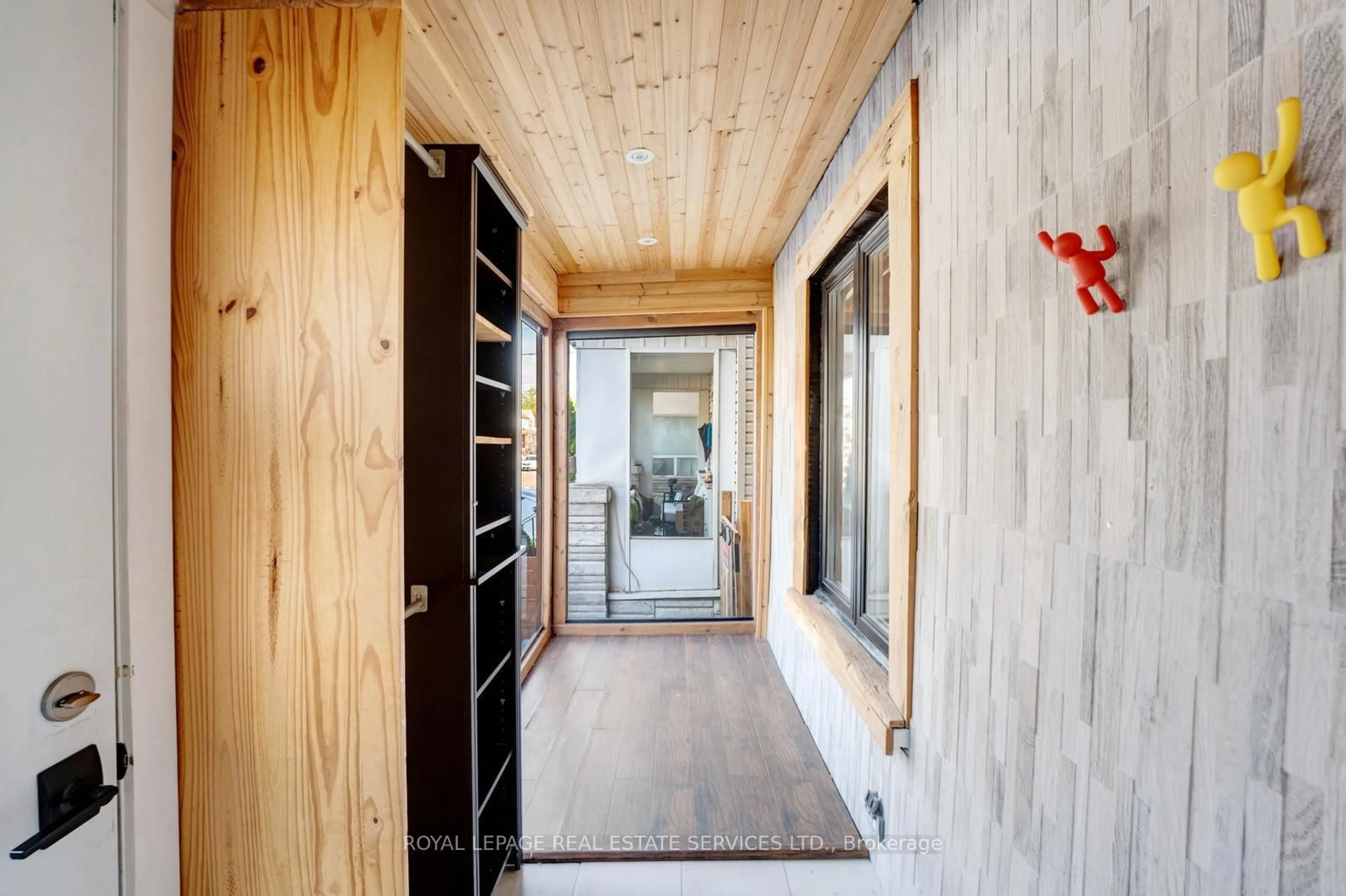 Indoor foyer for 310 Silverthorn Ave, Toronto Ontario M6N 3K6
