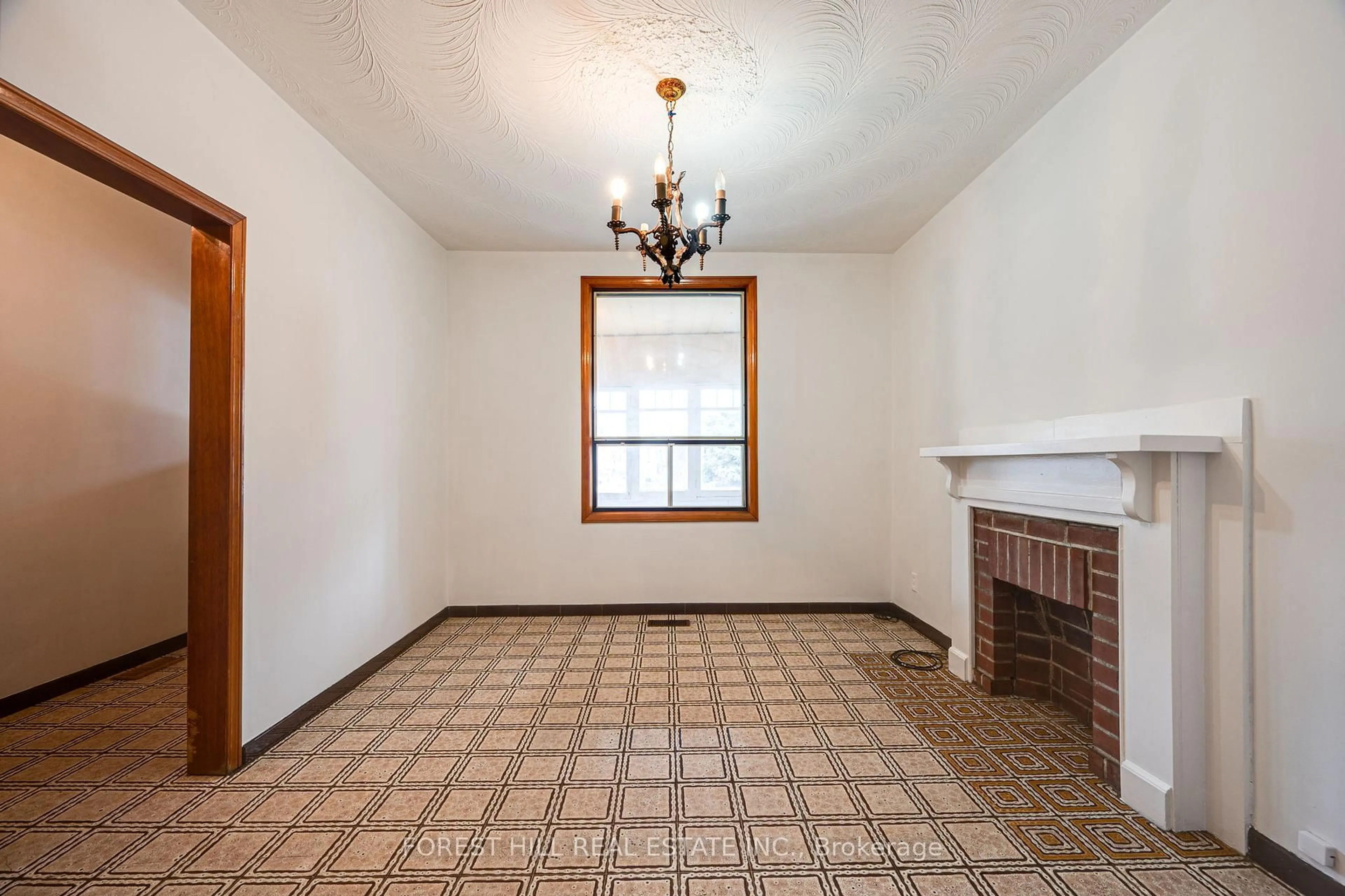 A pic of a room for 33 Hounslow Heath Rd, Toronto Ontario M6N 1G7