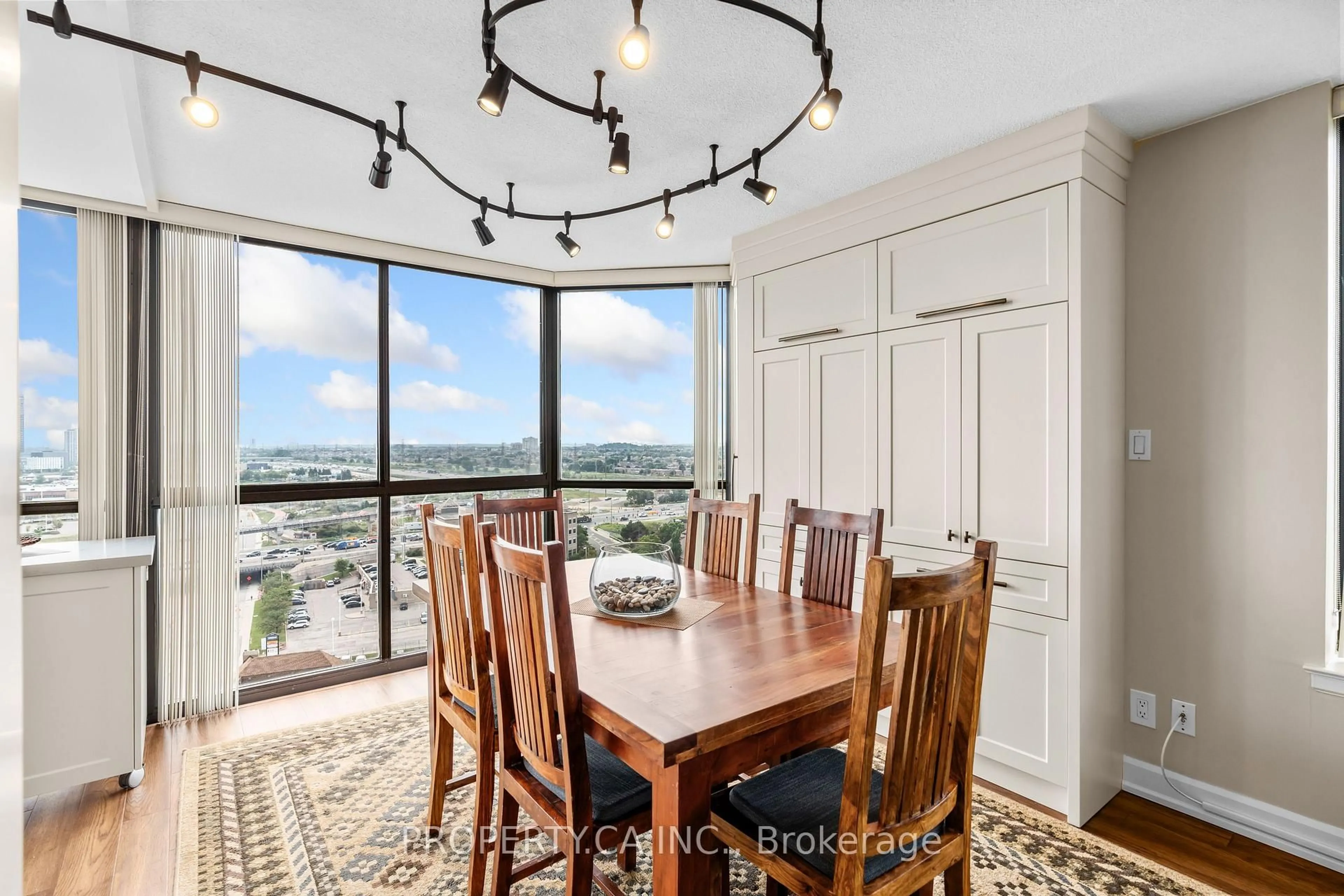 Dining room, ceramic/tile floor for 4235 Sherwoodtowne Blvd #1808, Mississauga Ontario L4Z 1W3