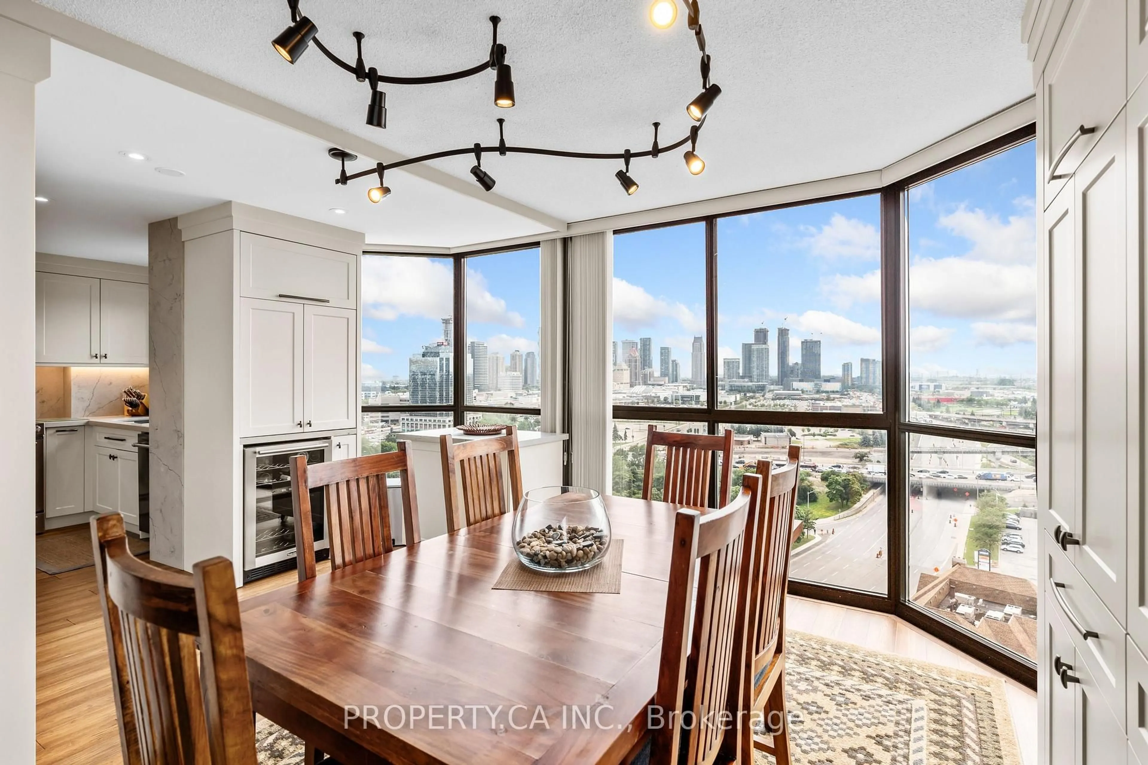 Dining room, unknown for 4235 Sherwoodtowne Blvd #1808, Mississauga Ontario L4Z 1W3