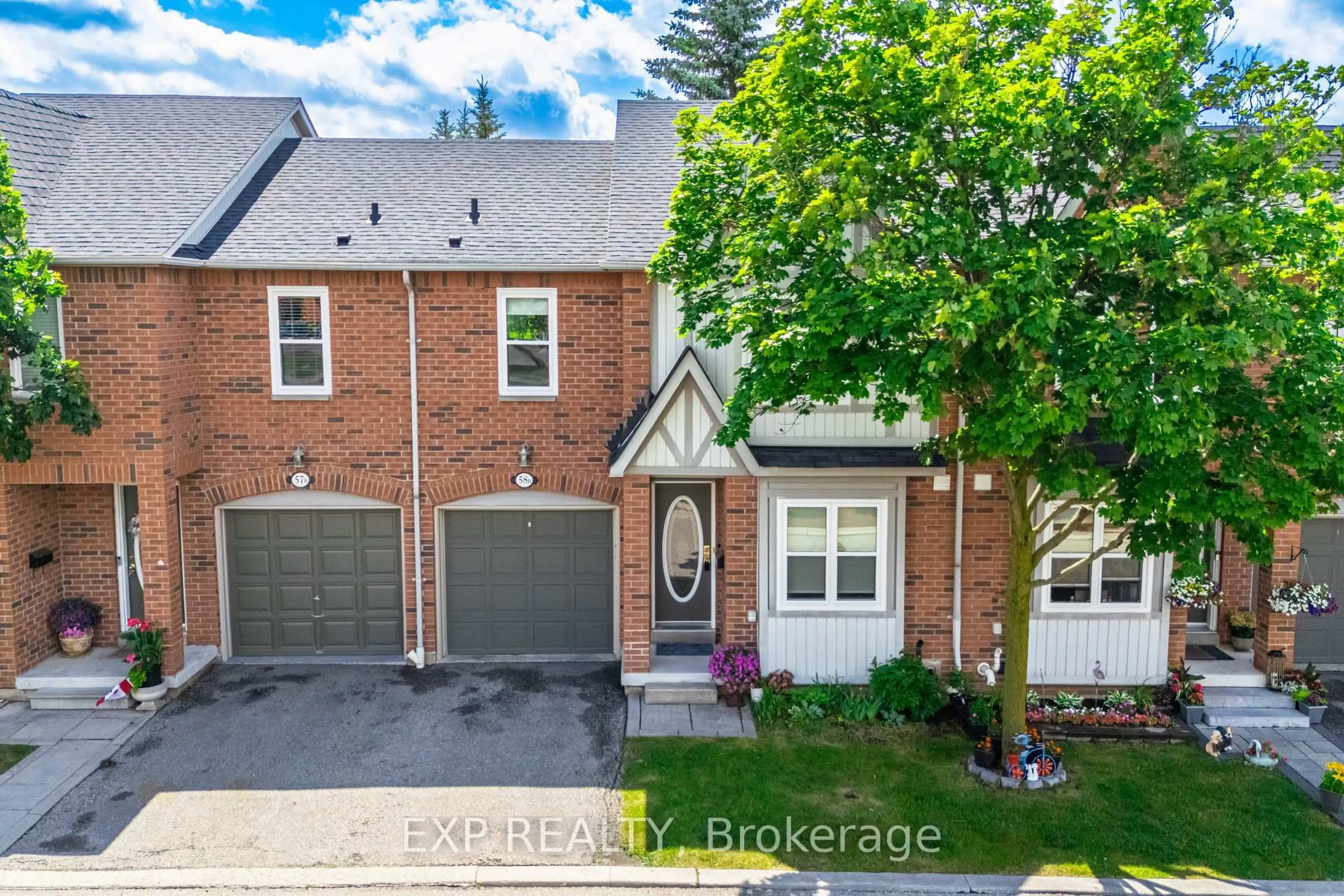 A pic from outside/outdoor area/front of a property/back of a property/a pic from drone, street for 5865 Dalebrook Cres #58B, Mississauga Ontario L5M 5X1