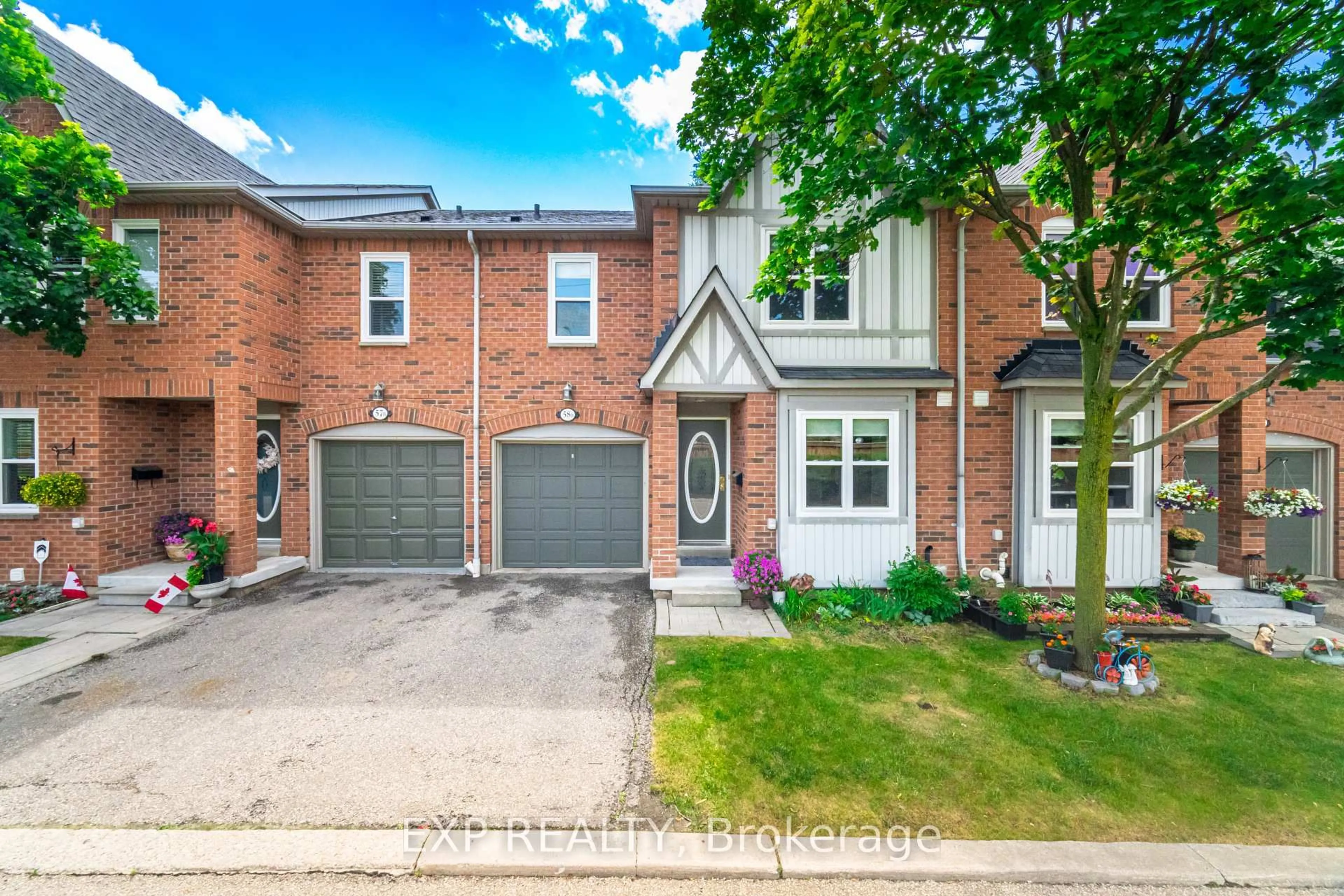 Home with brick exterior material, street for 5865 Dalebrook Cres #58B, Mississauga Ontario L5M 5X1