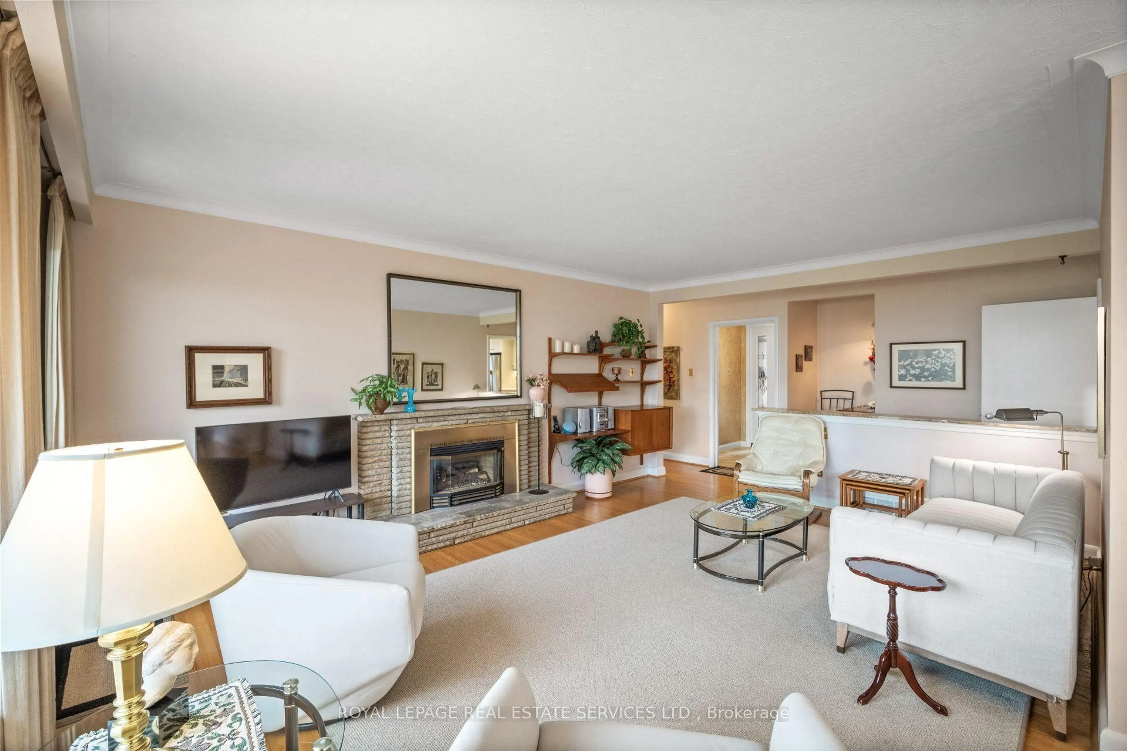 Living room with furniture, unknown for 101 Prince George Dr, Toronto Ontario M9B 2X9