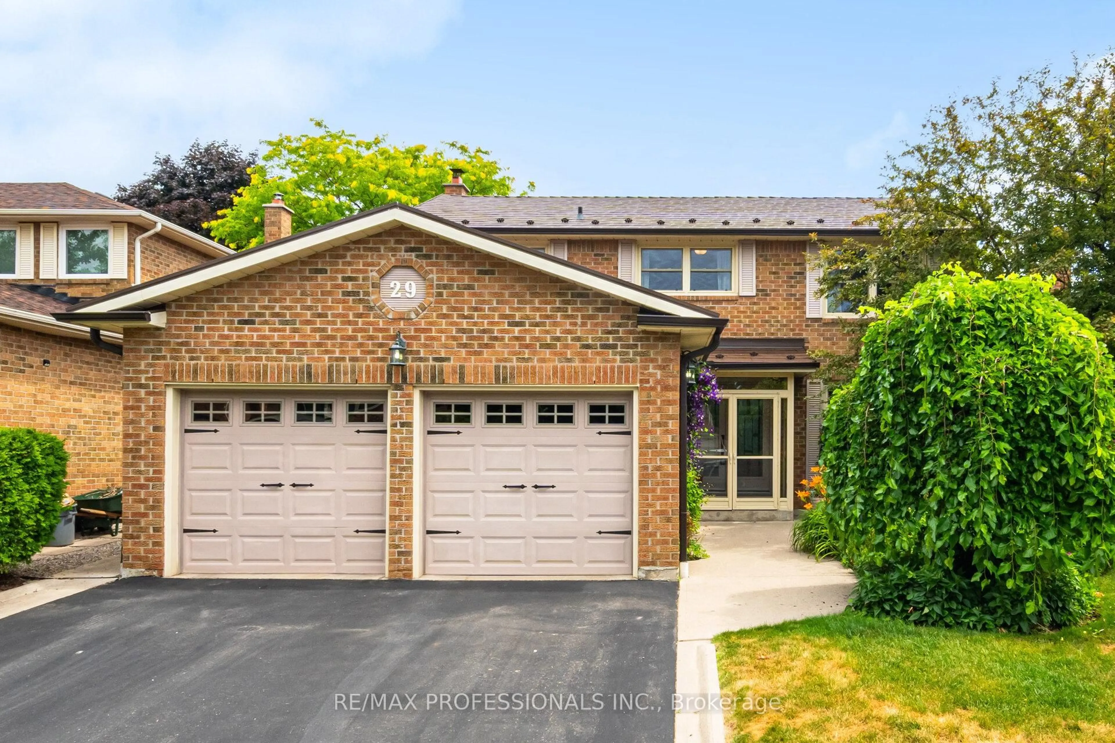 Home with brick exterior material, street for 29 Barr Cres, Brampton Ontario L6Z 3E5