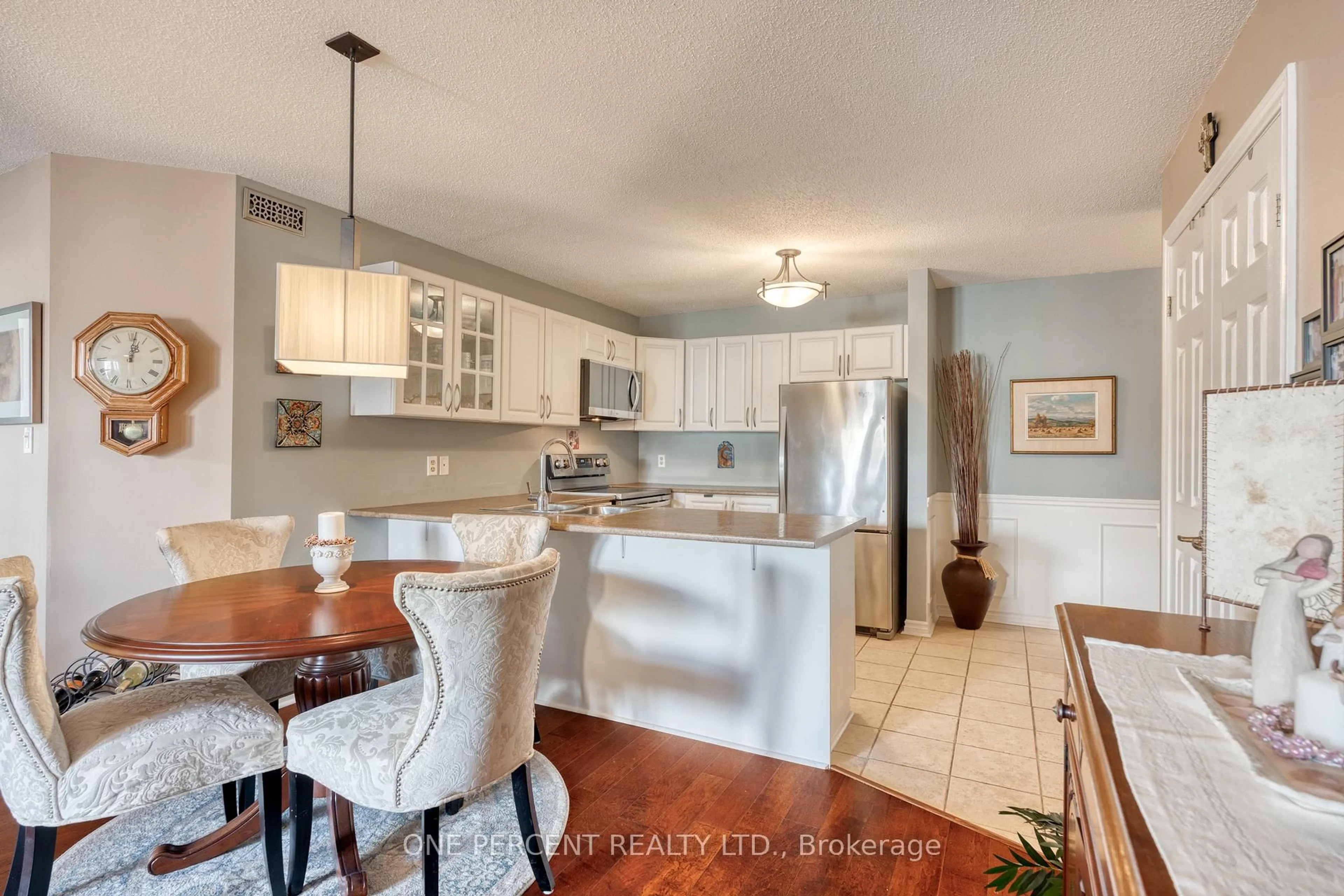 Open concept kitchen, ceramic/tile floor for 2030 Cleaver Ave #324, Burlington Ontario L7M 4C3