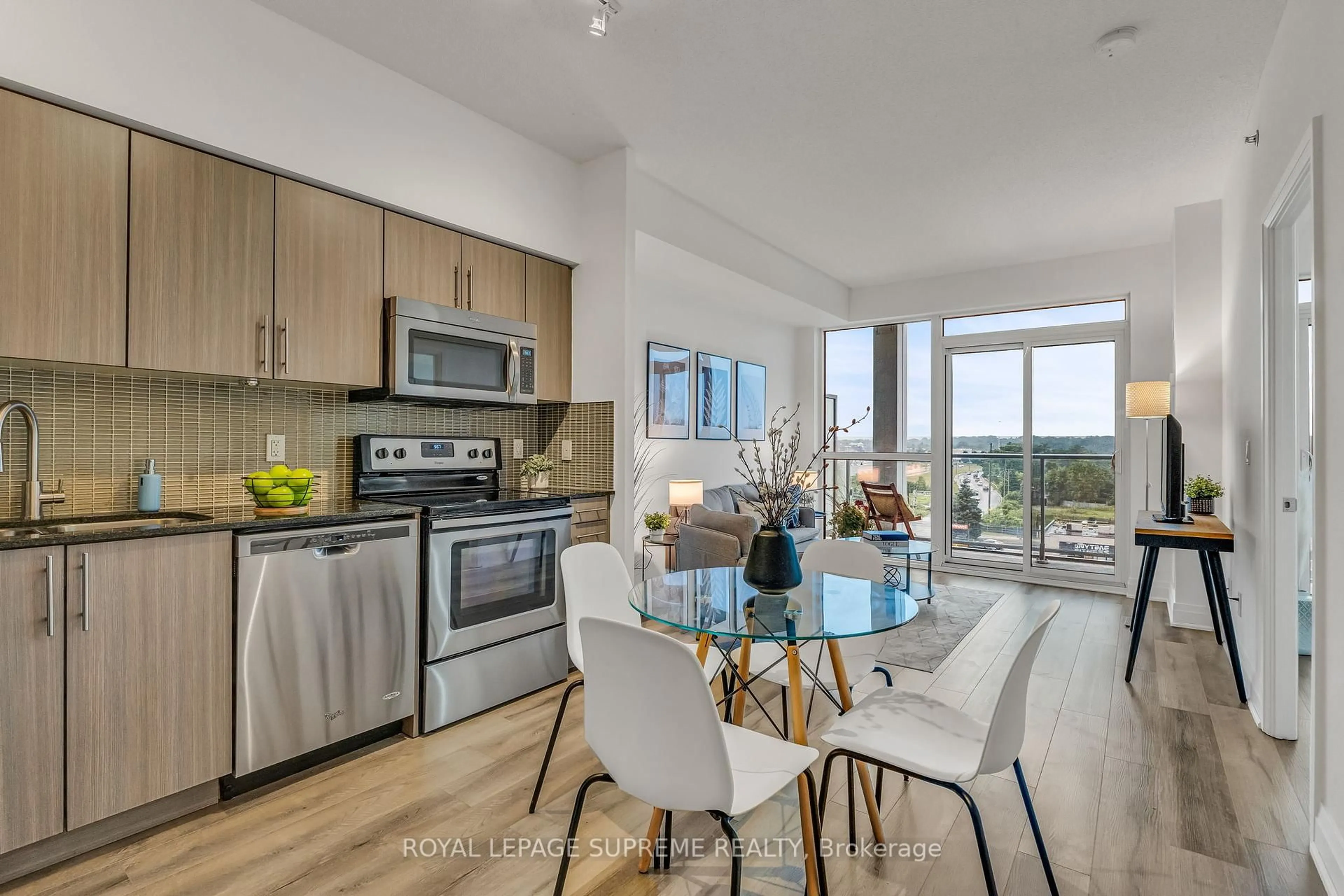 Open concept kitchen, wood/laminate floor for 65 Speers Rd #612, Oakville Ontario L6K 3V5